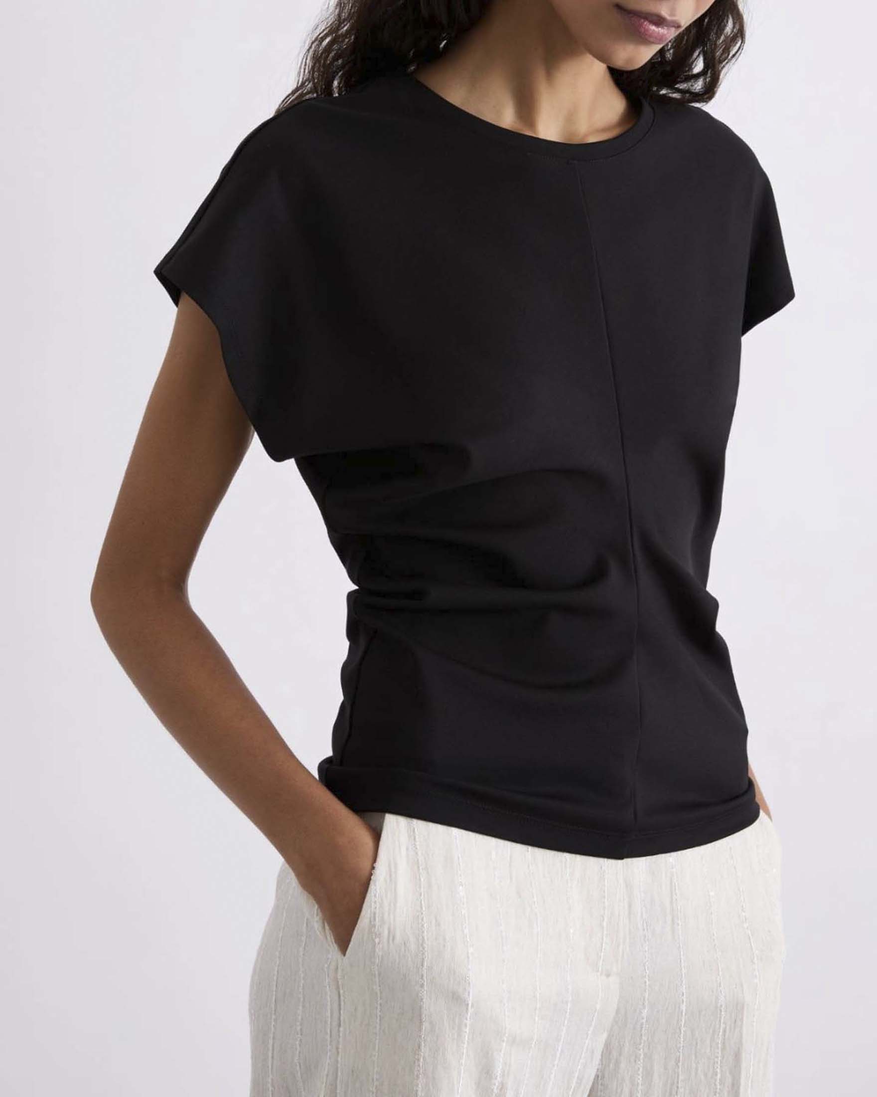 T-shirt in jersey punto Milano Marella nera con maniche a kimono e drappeggio