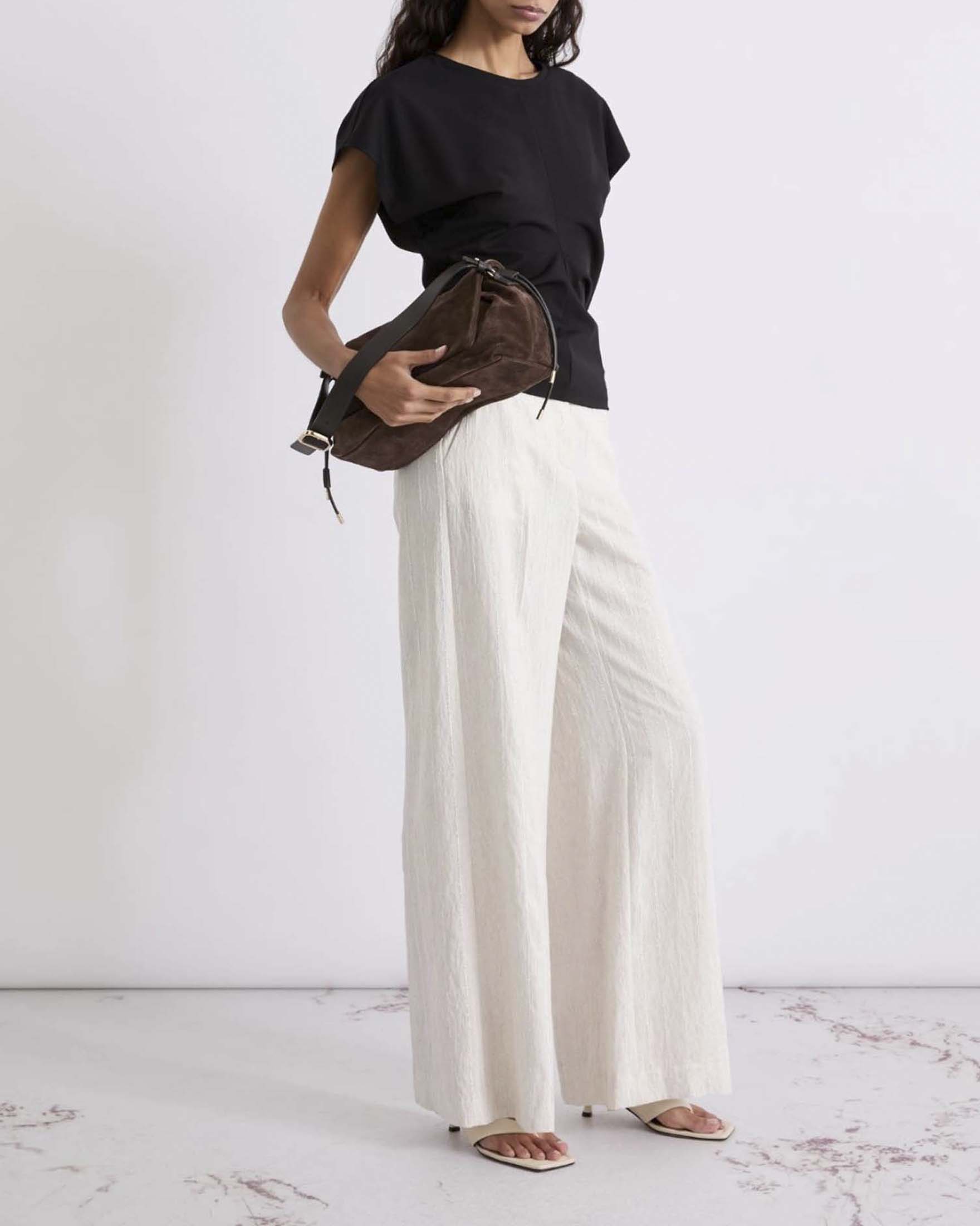 T-shirt in jersey punto Milano Marella nera con maniche a kimono e drappeggio image