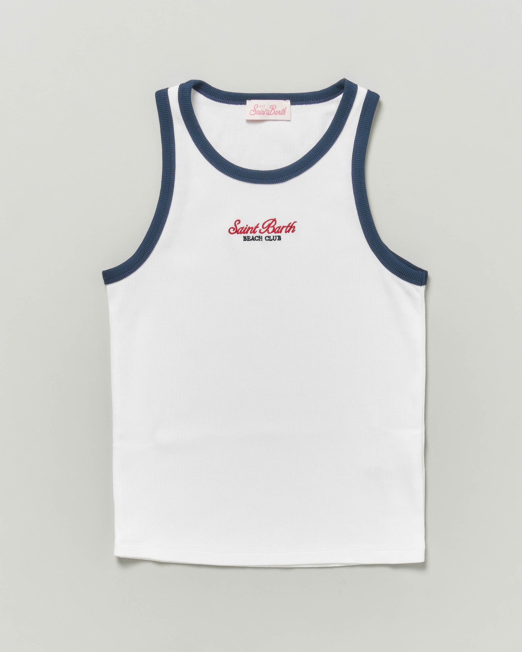Canotta bianca con scritta logo beach club e bordi blu