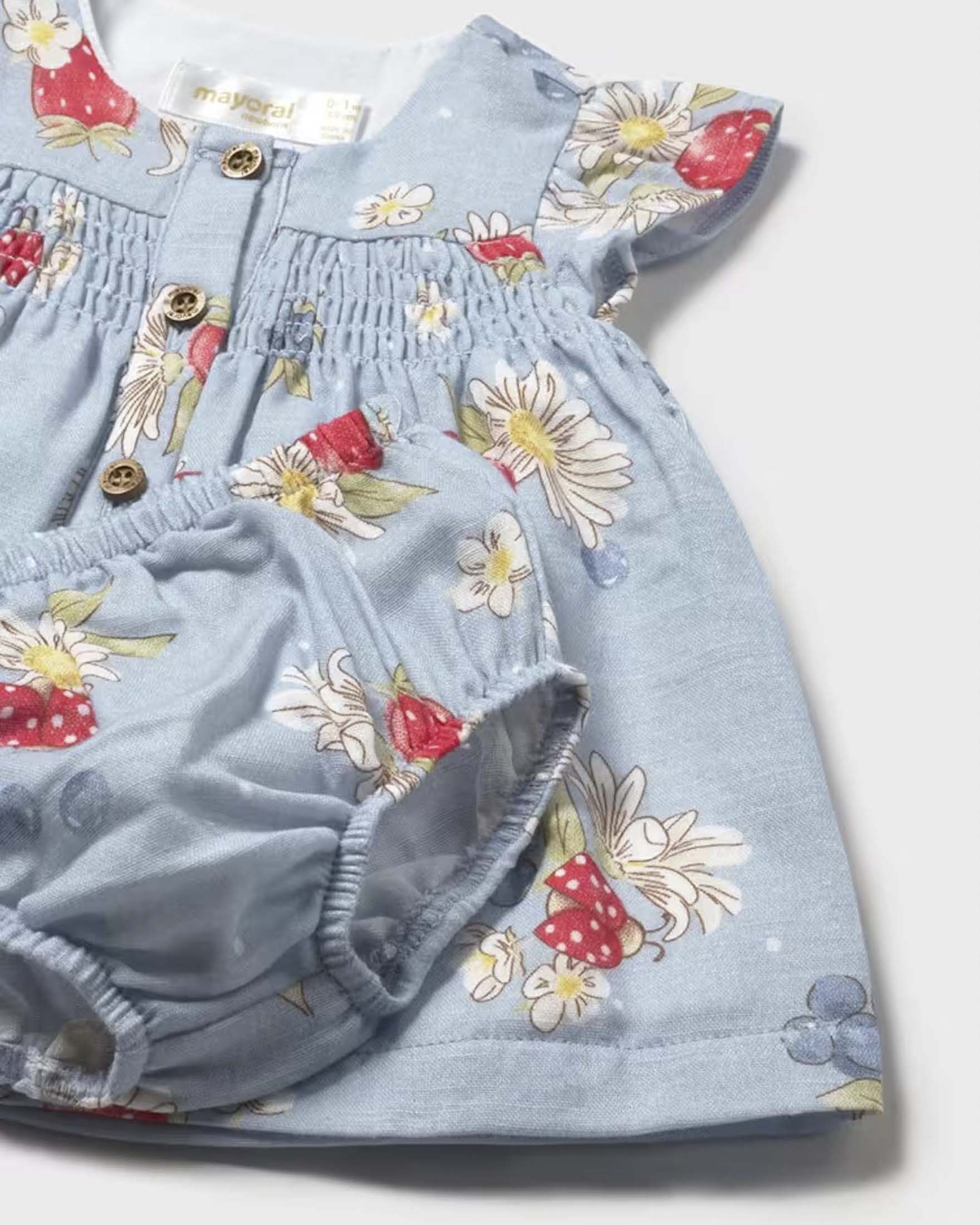 Abito azzurro Mayoral con fantasia fragole e culotte in puro cotone