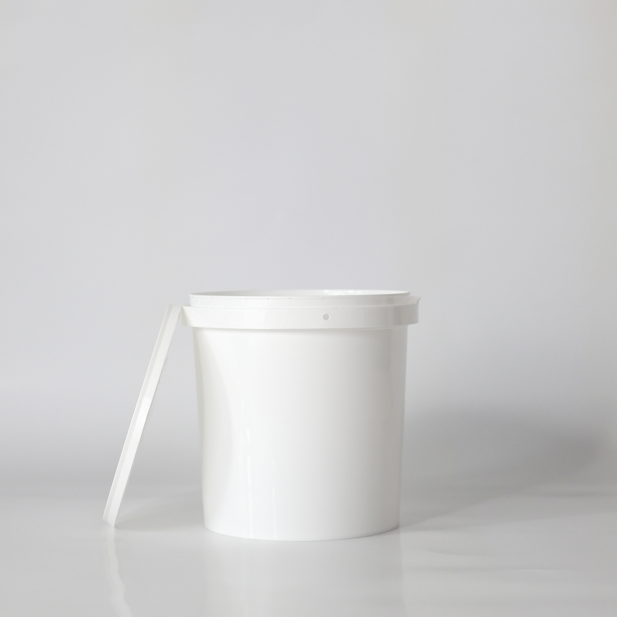 Secchiello bianco in plastica per diluizione