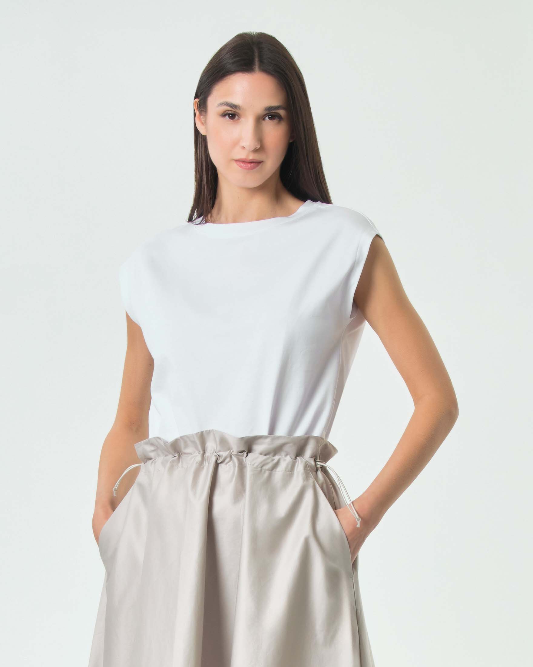 T-shirt Isobelle bianca in jersey di cotone con scollo a barchetta e maniche ad aletta