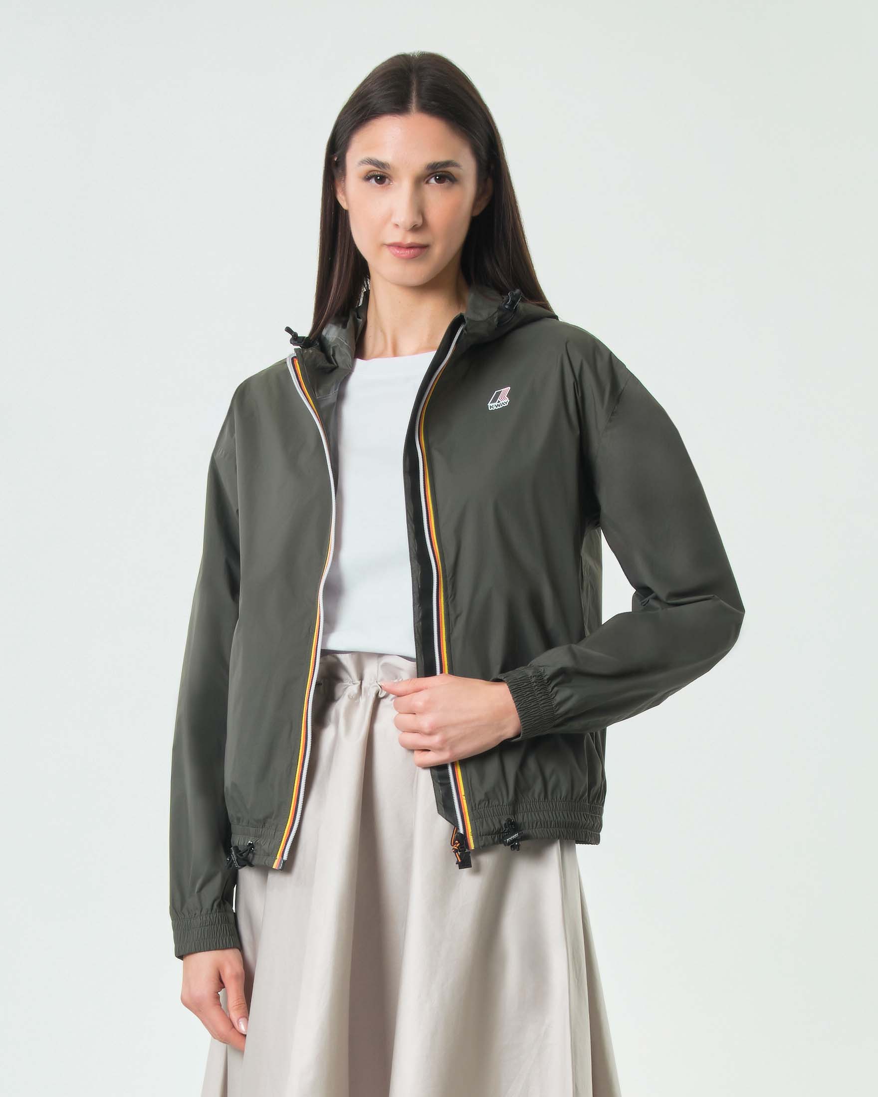Giacca corta impermeabile K-Way Anny militare con cappuccio e chiusura zip con coulisse sul fondo