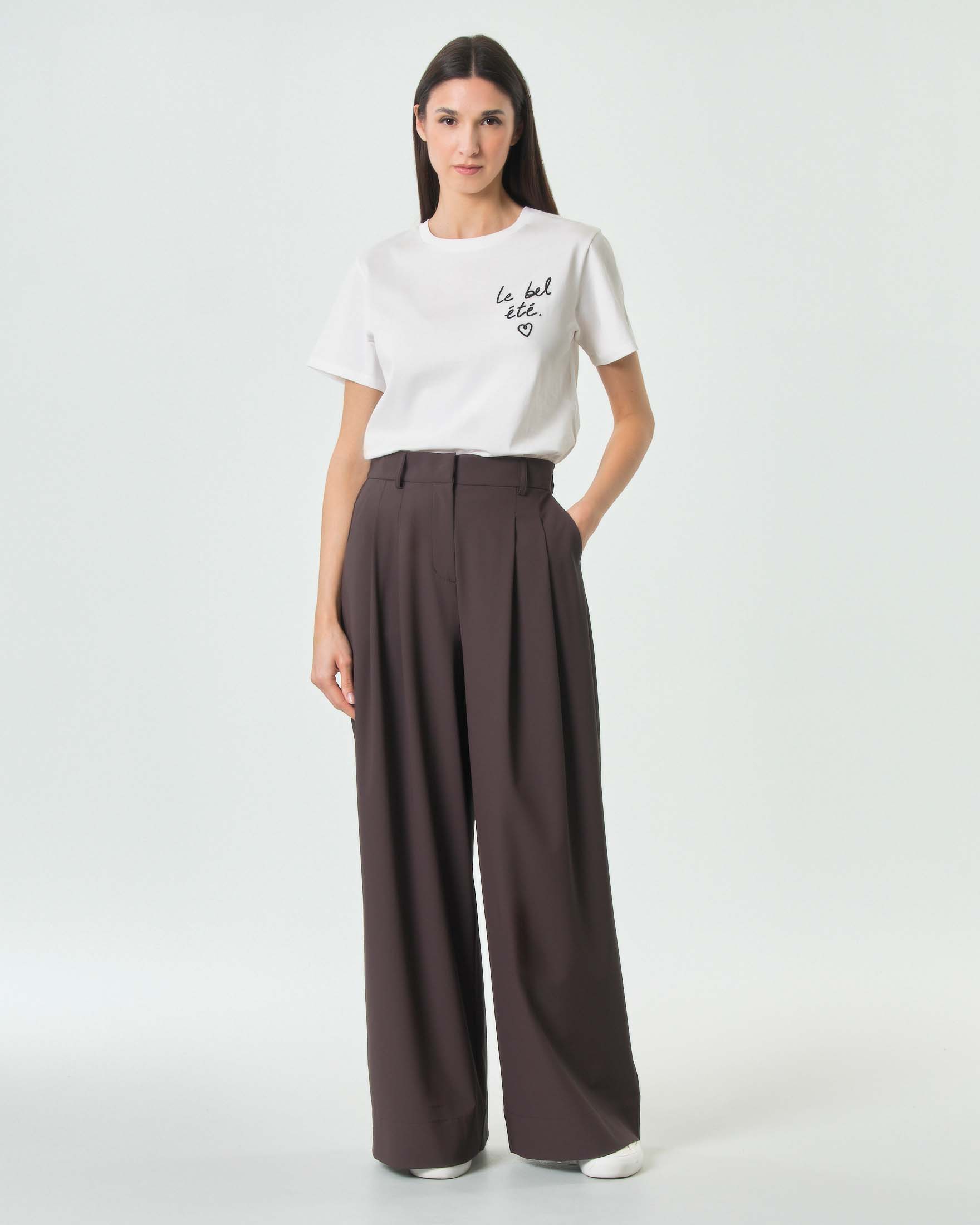 T-shirt maniche corte Weekend Max Mara bianca in puro cotone con scritta ricamata sul petto image