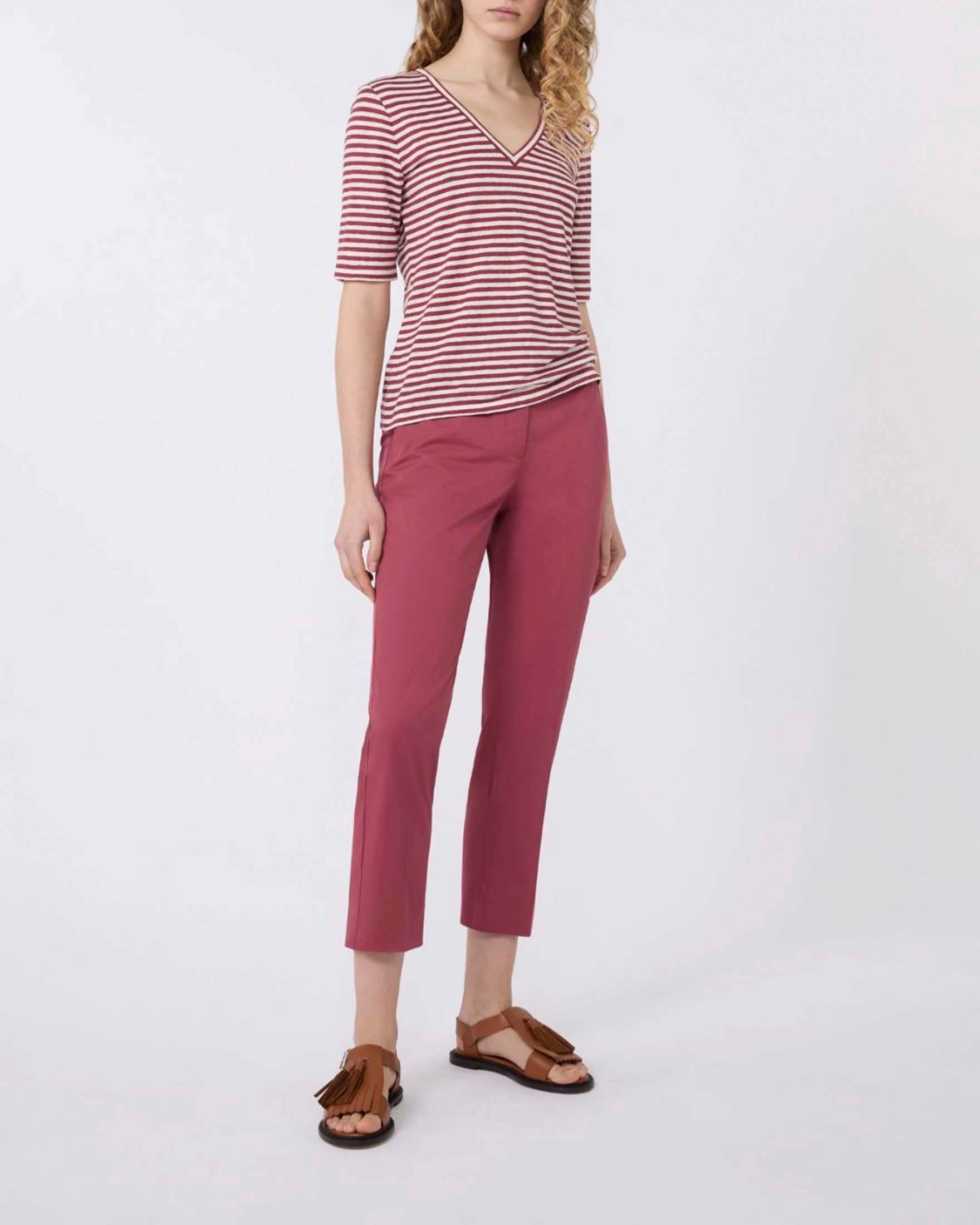Pantaloni slim fit cropped Weekend Max Mara rubino in gabardina di cotone stretch image
