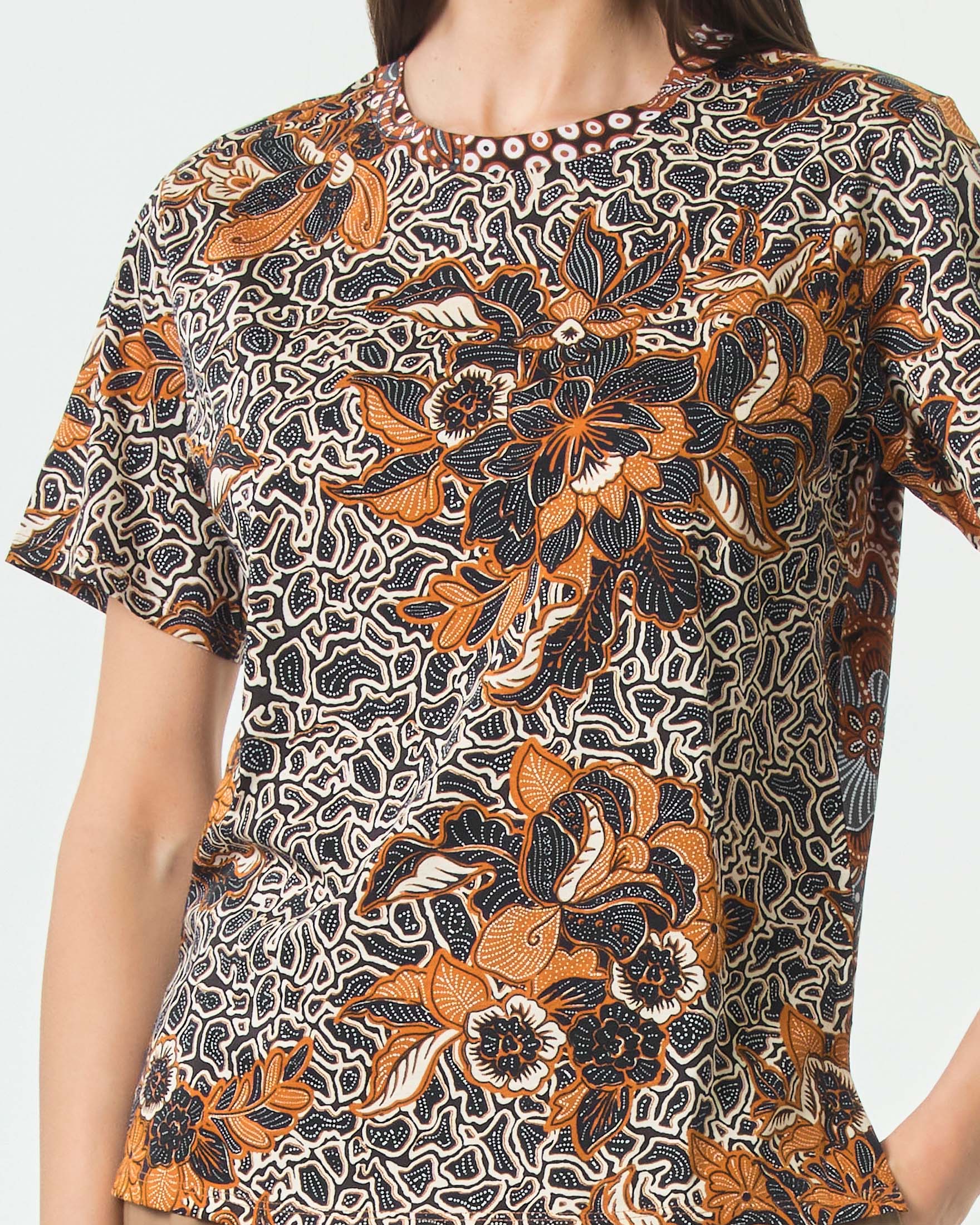 T-shirt girocollo Weekend Max Mara blu in cotone con stampa multicolor a fiori image