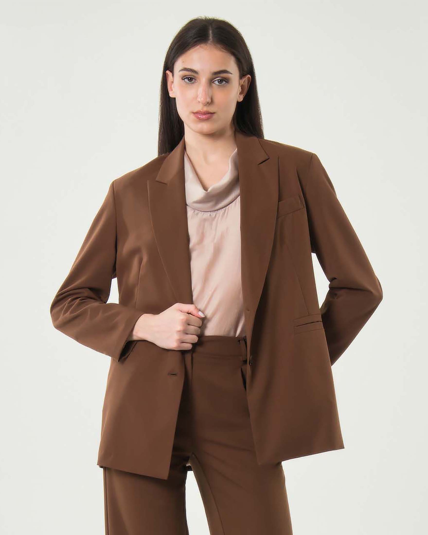 Blazer monopetto marrone oversize con tasche a filetto