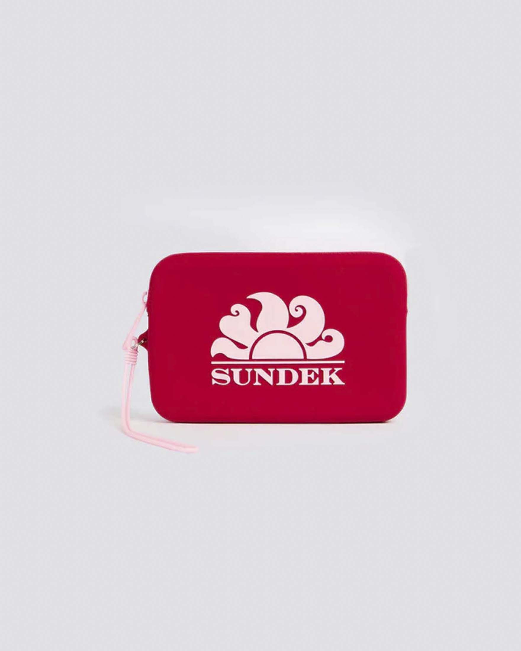 Mini pochette Sundek bordeaux in gomma con zip e logo a contrato di colore