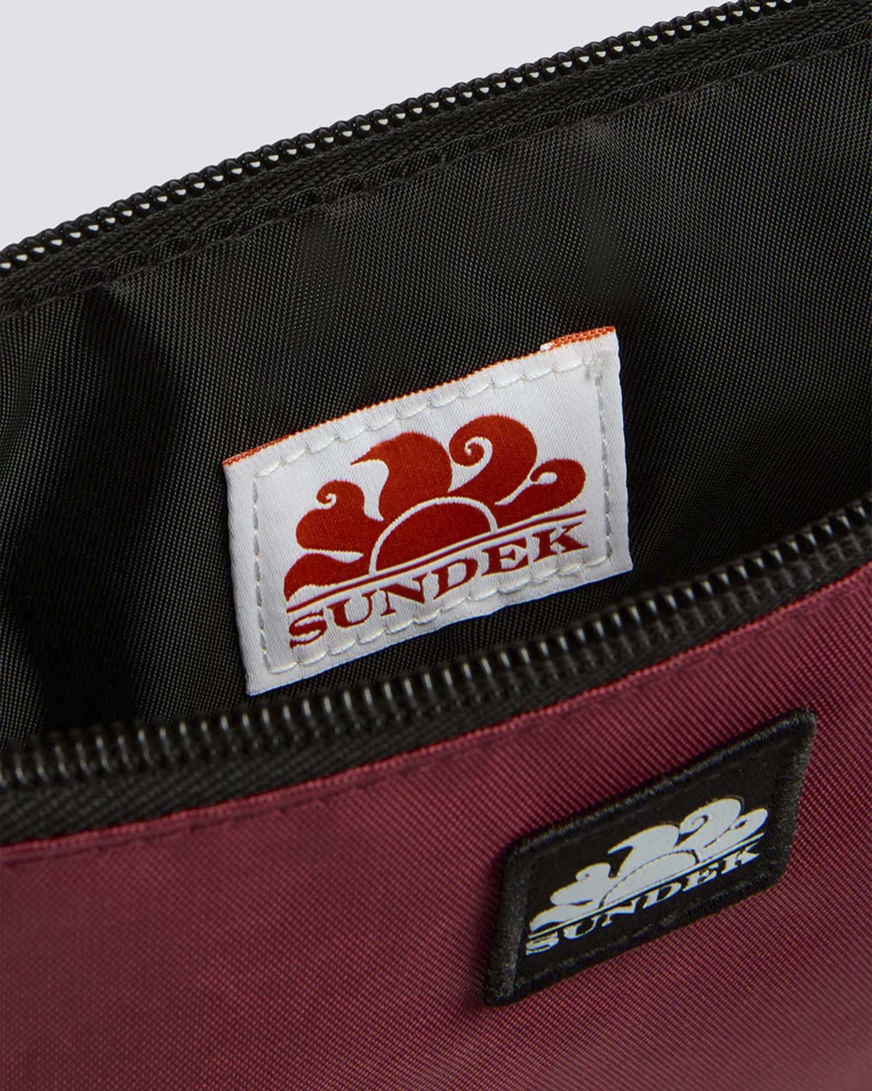 Mini busta Sundek in gomma rigida bordeaux con zip e asola passamano a contrasto image