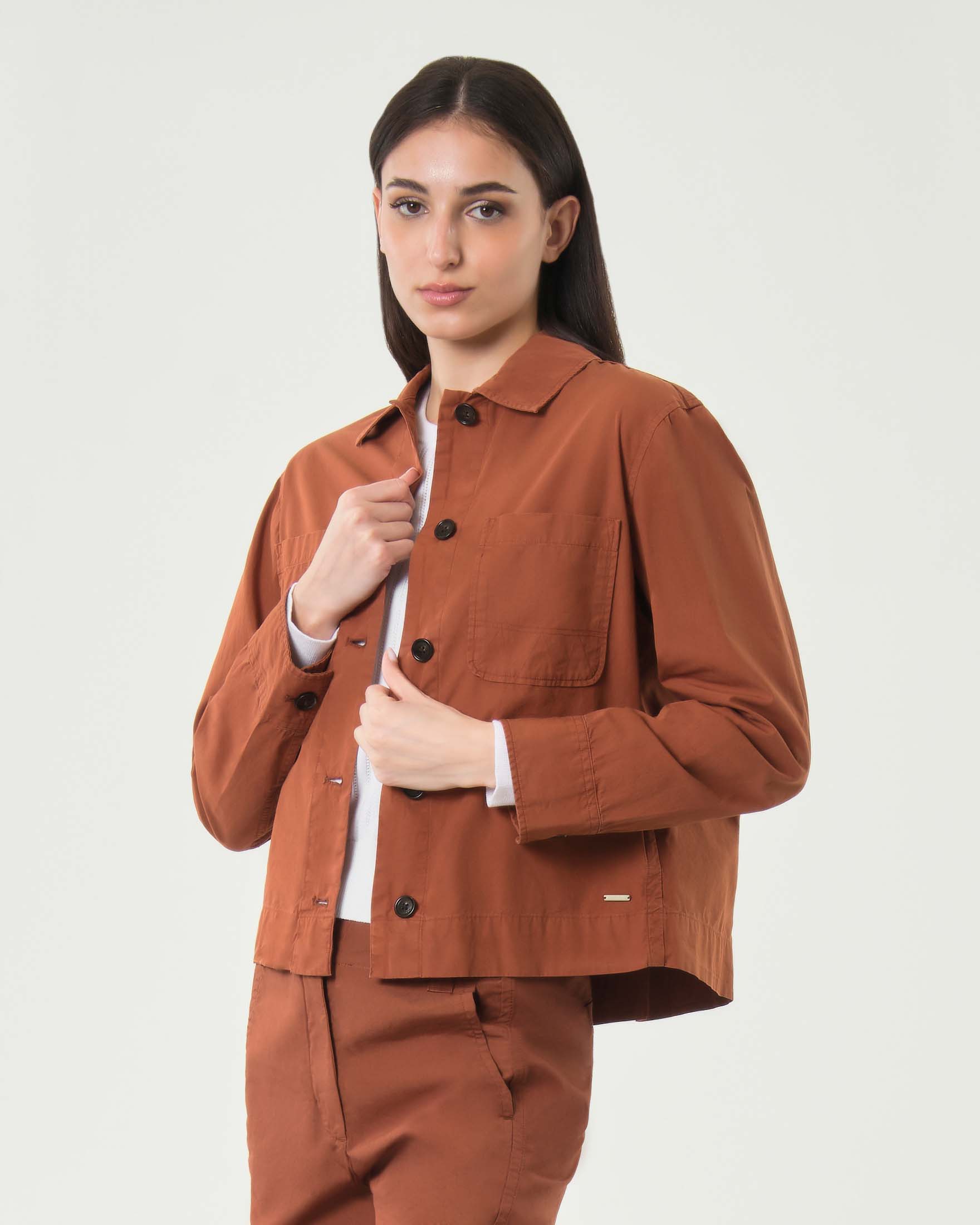 Giacca corta a camicia Woolrich coccio in popeline di puro cotone con tasche a toppa