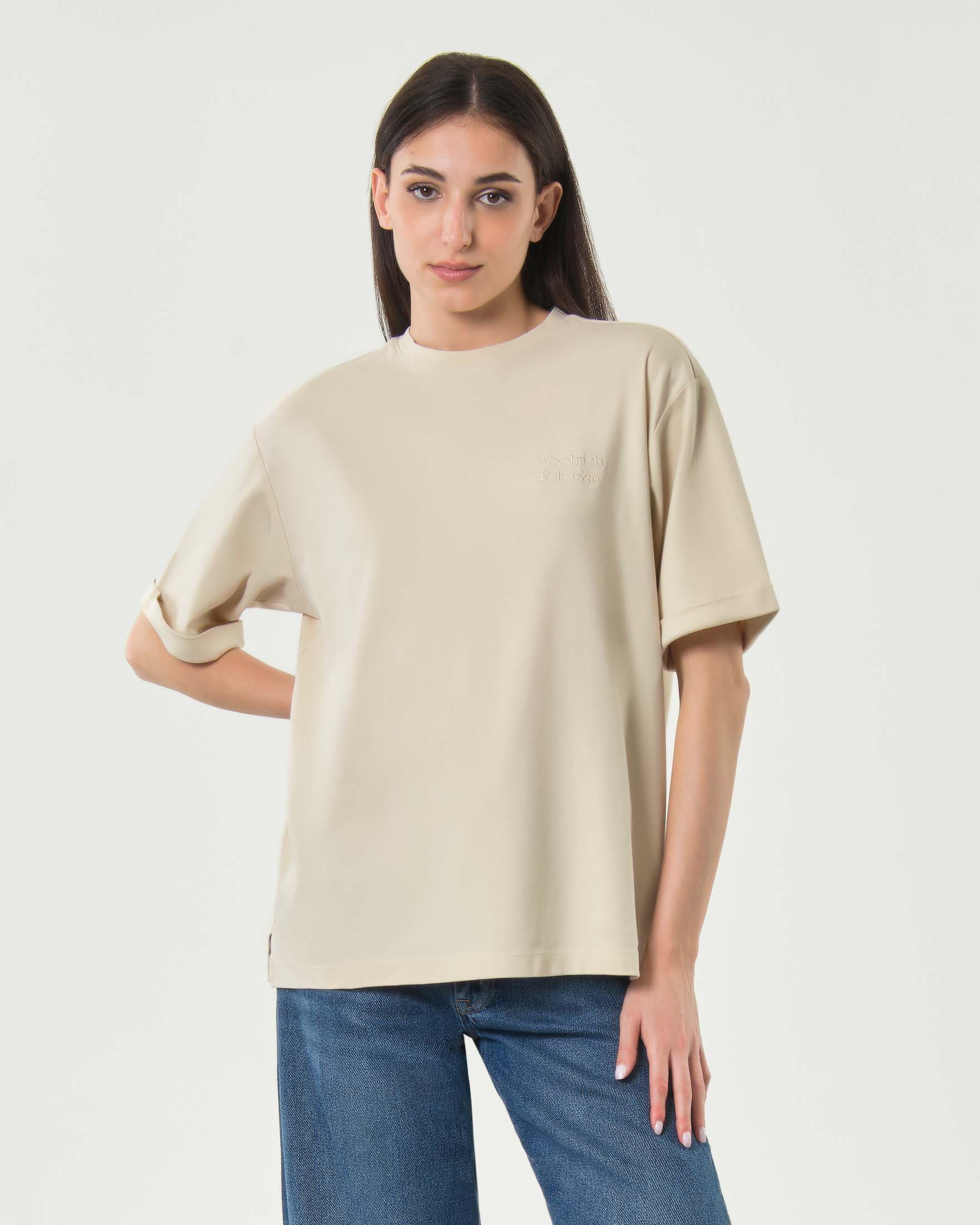 T-shirt girocollo oversize Woolrich panna in puro cotone Pima con logo ricamato tono su tono