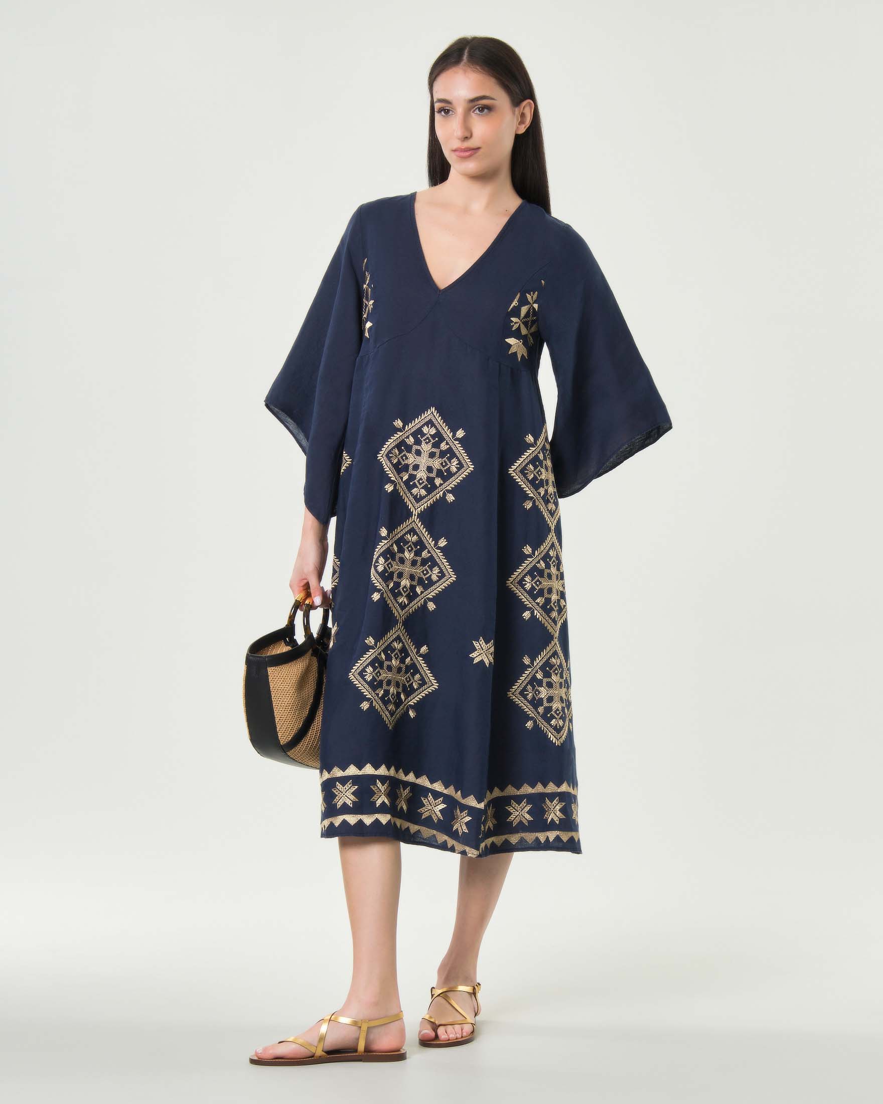 Abito midi blu ricamato in puro lino con scollo a V e maniche tre quarti a kimono