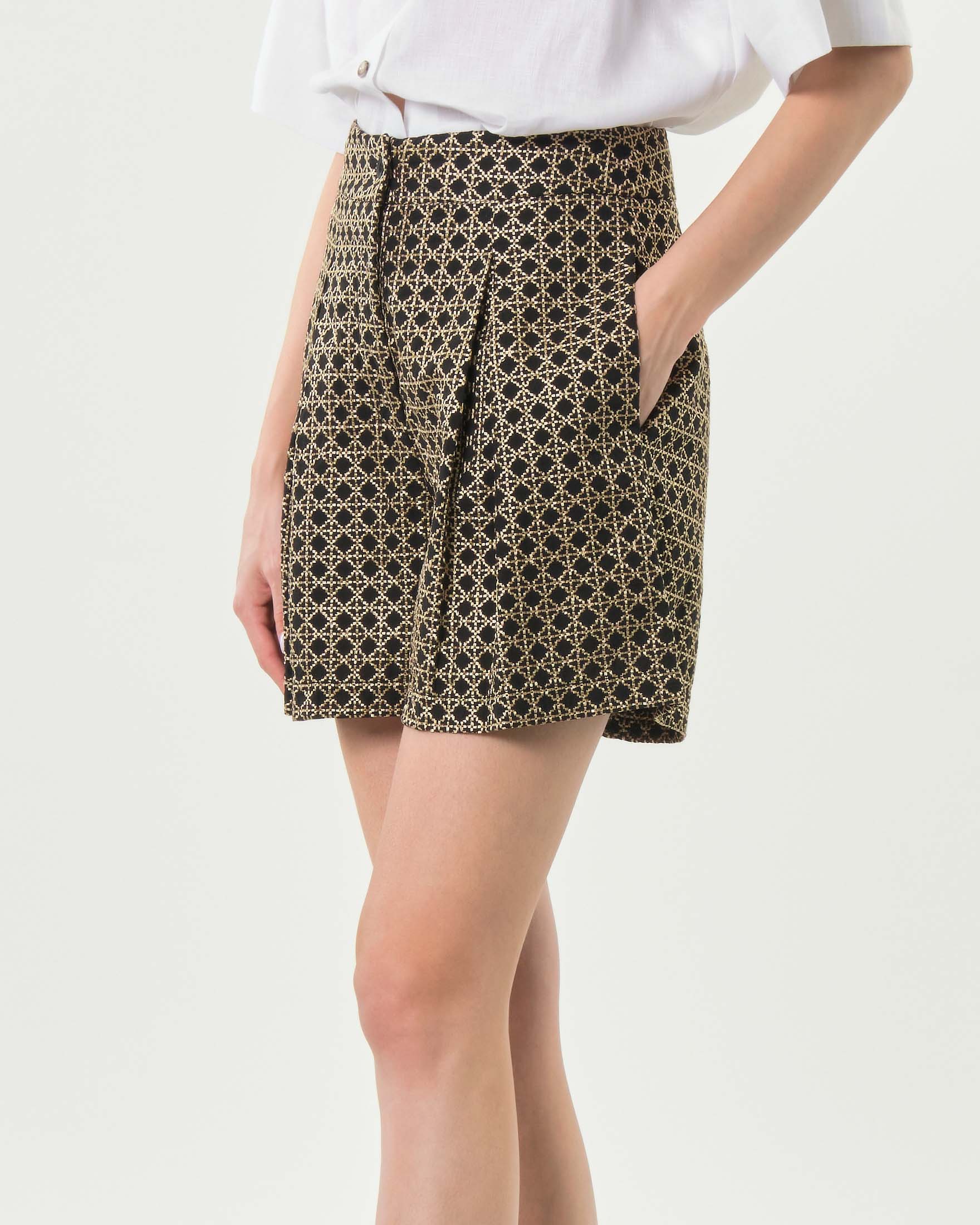 Shorts Greek Archaic Kori neri a vita alta con ricami dorati all over e tasche laterali image