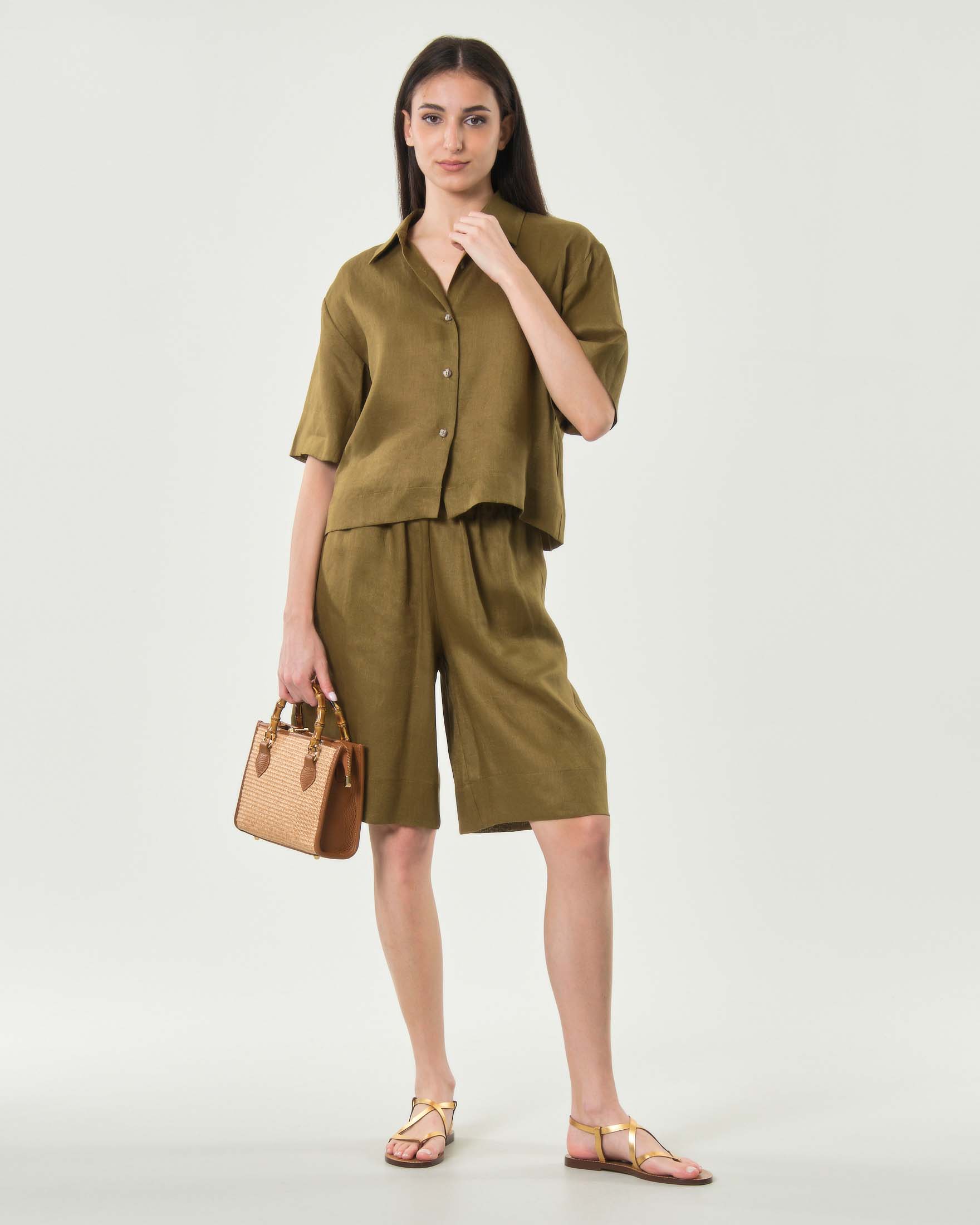 Camicia boxy Greek Archaic Kori militare in puro lino a mezze maniche image