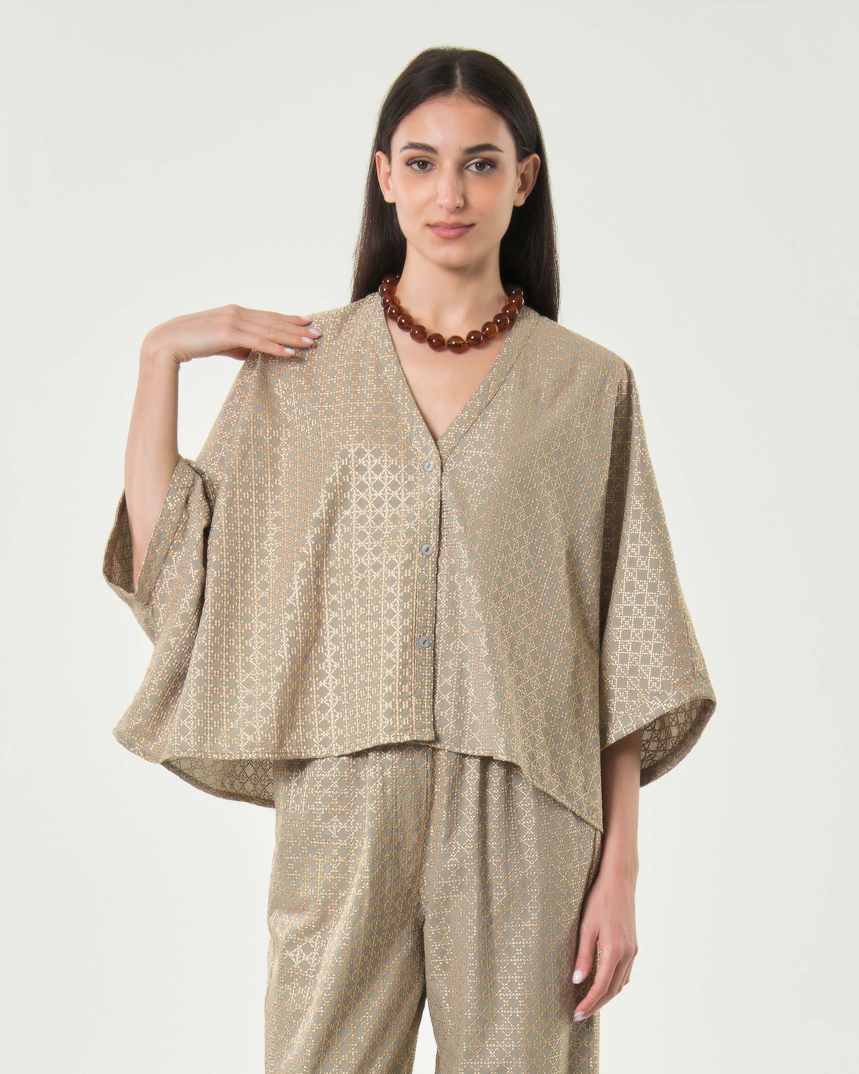 Giacca corta Greek Archaic Kori grigia in jacquard di cotone con filo dorato e maniche a pipistrello