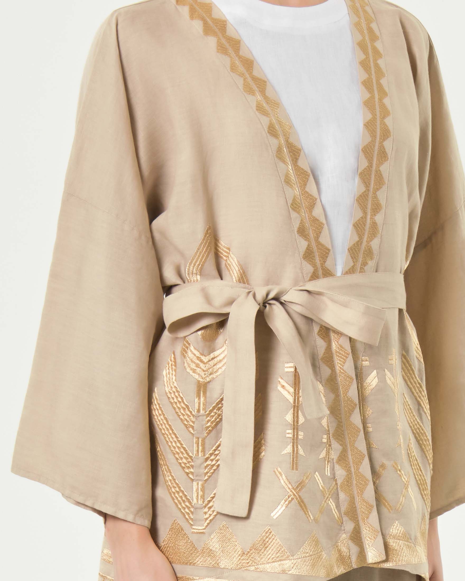 Giacca kimono Greek Archaic Kori beige in puro lino con cintura e ricami dorati d'ispirazione greca image