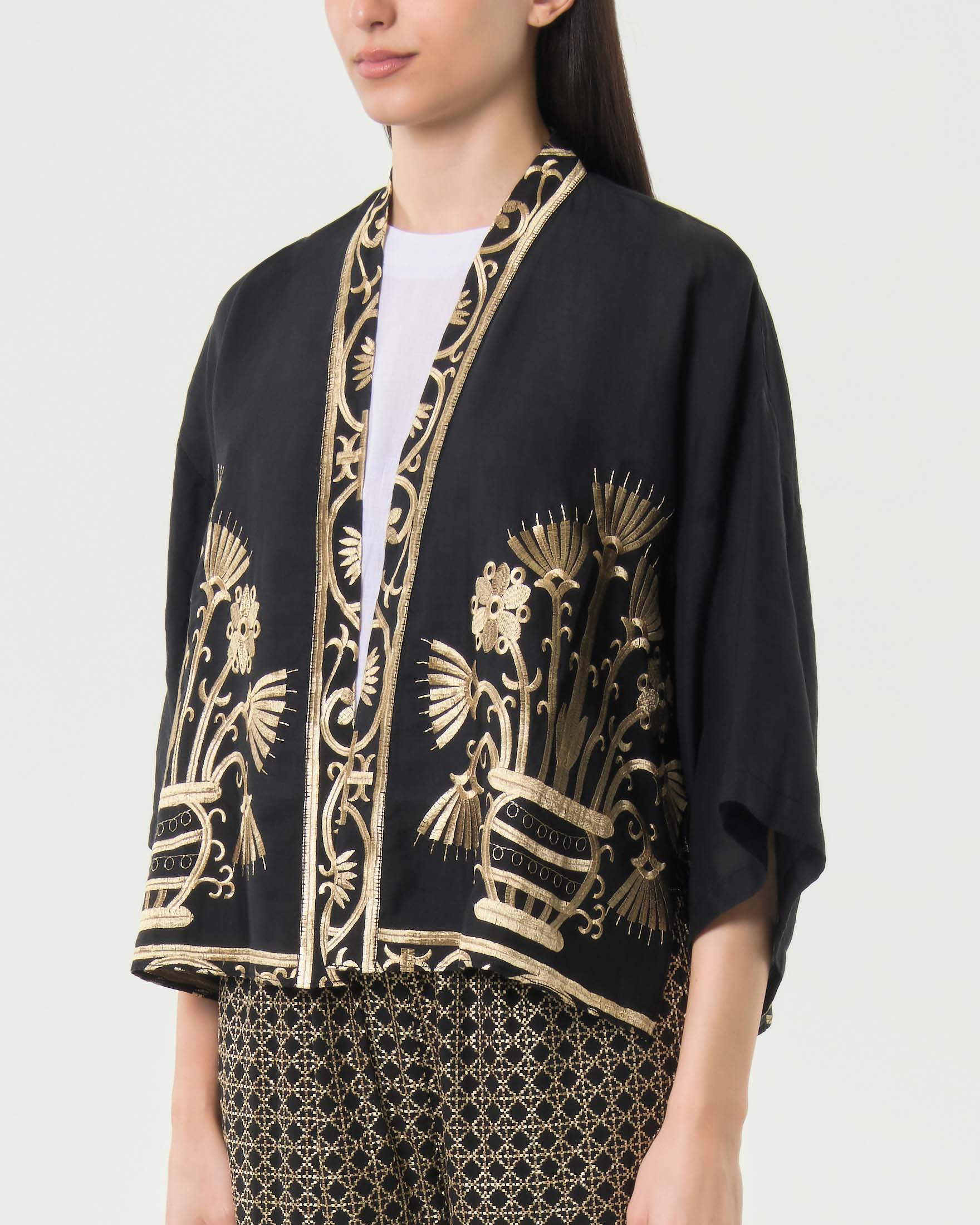 Giacca kimono crop Greek Archaic Kori nera in ramié con ricami dorati floreali image