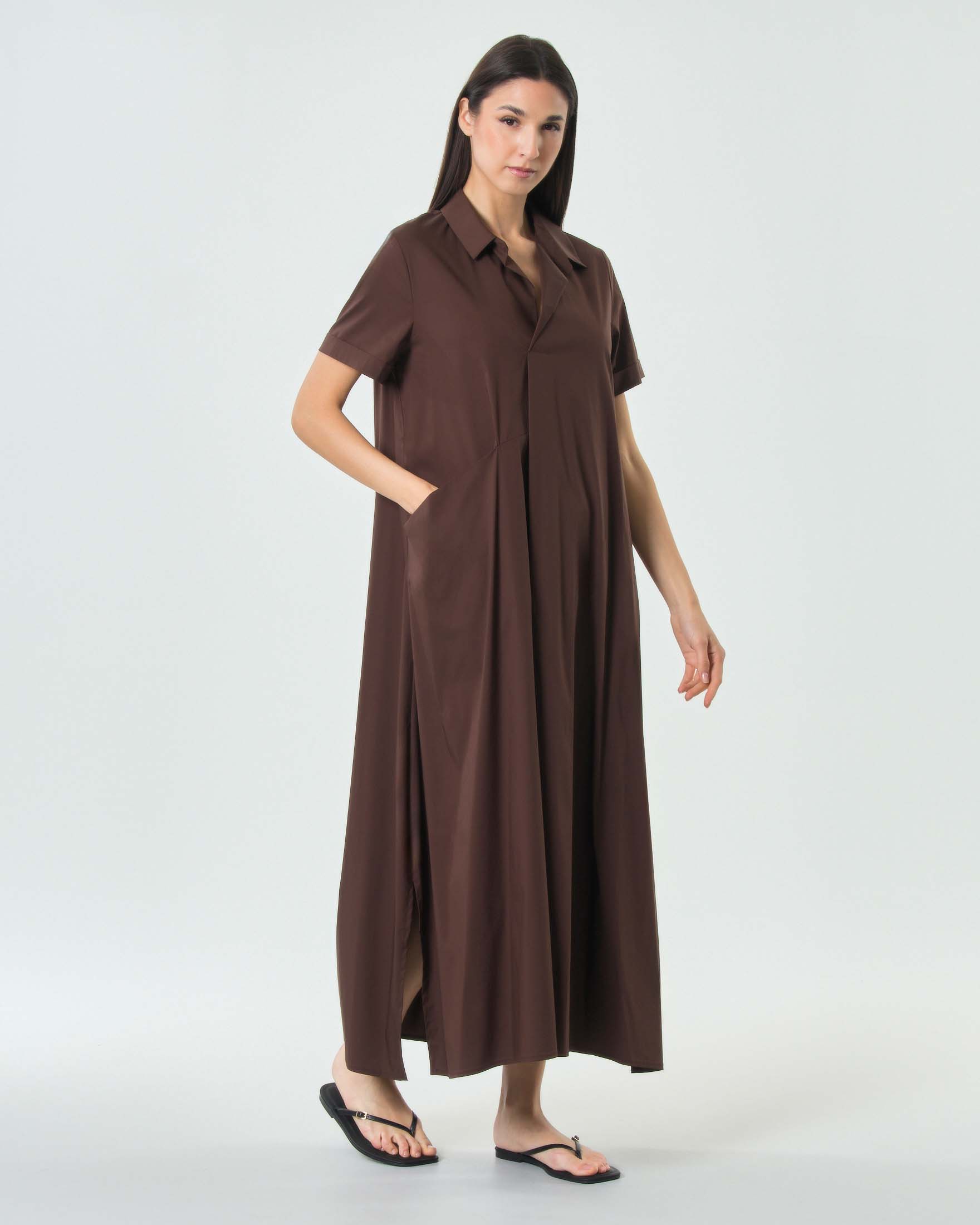 Abito lungo chemisier color moro in cotone stretch con maniche corte e colletto a camicia