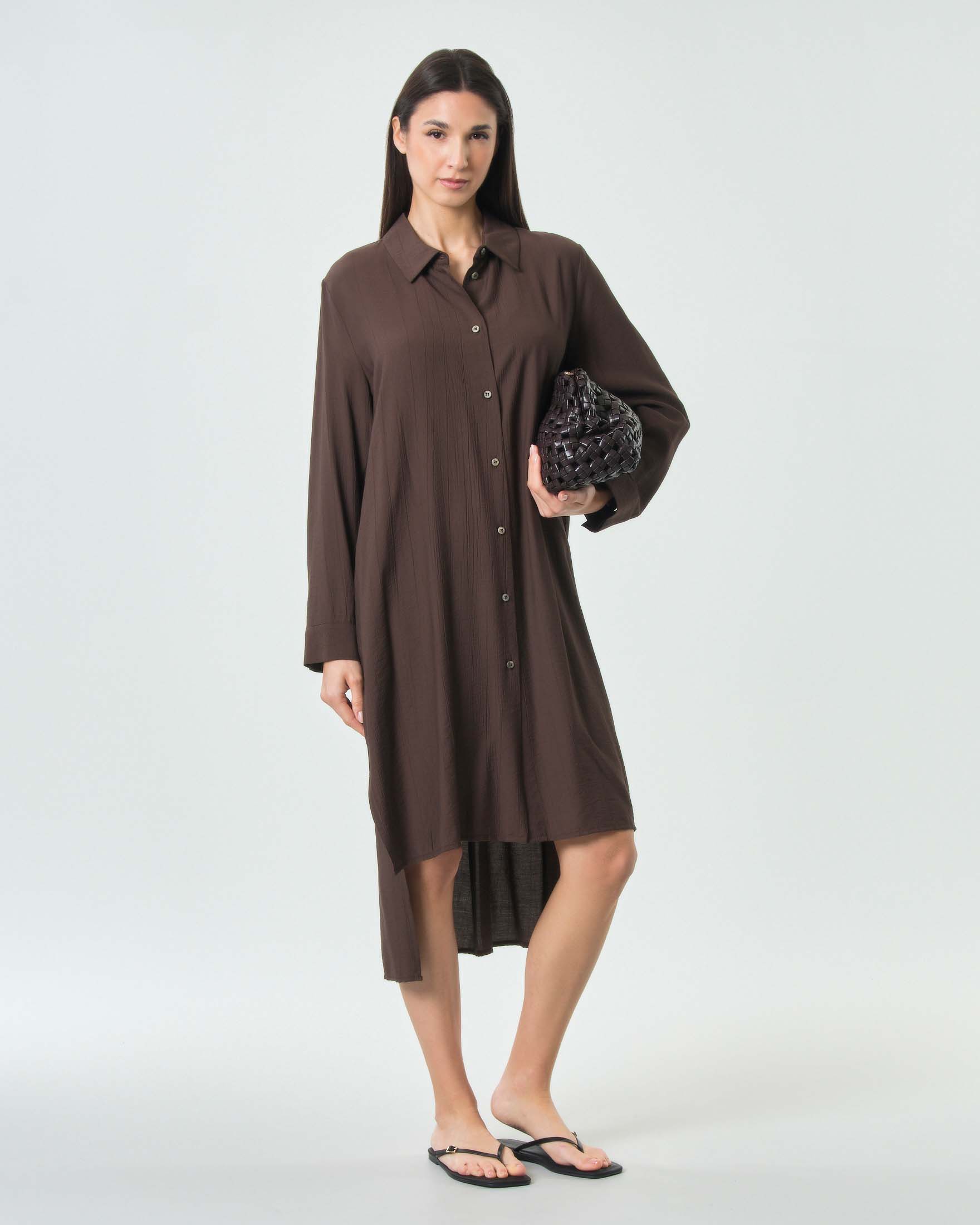 Abito midi chemisier color moro in viscosa con colletto a camicia e fondo assimmetrico