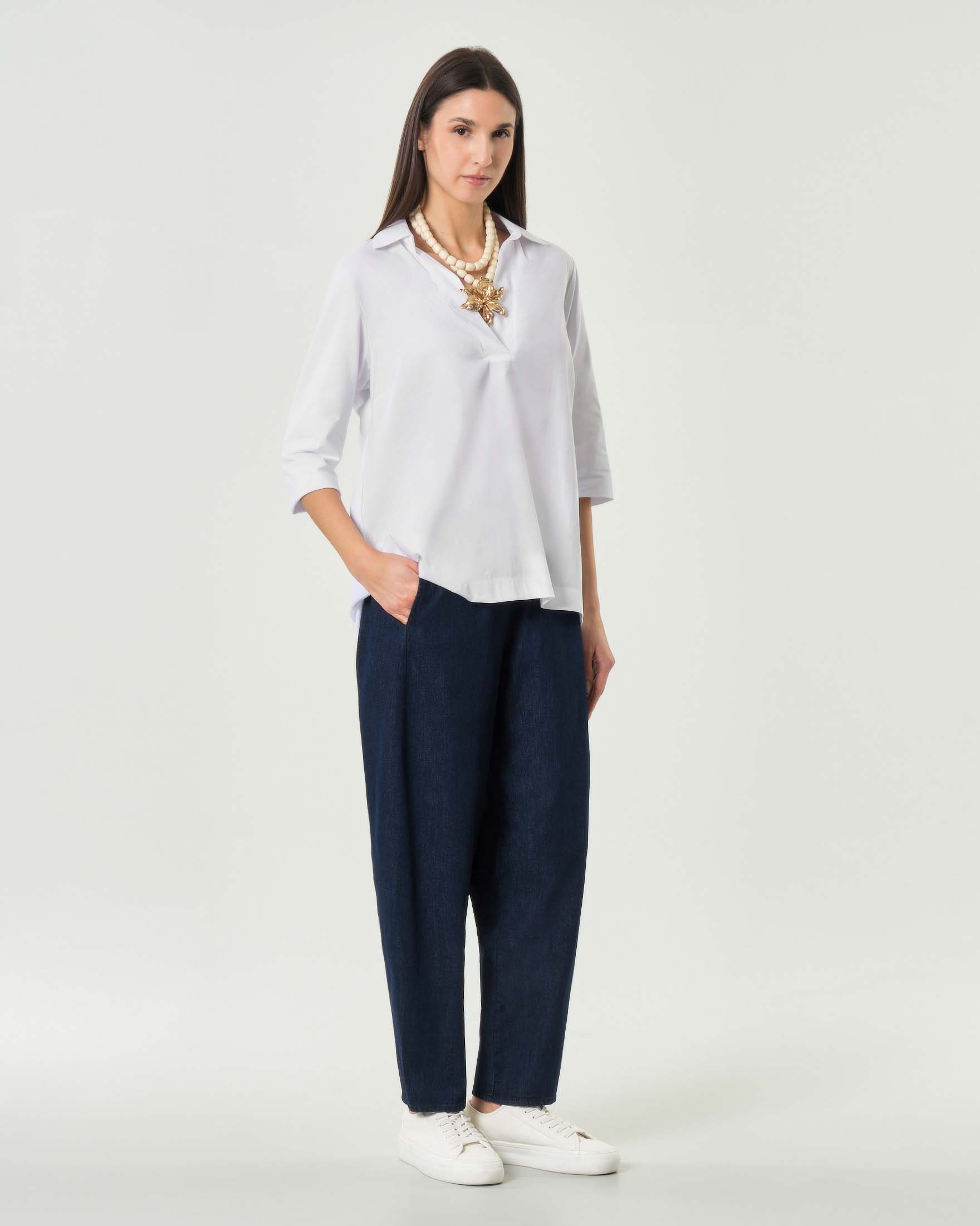 Camicia bianca con scollo a V e maniche a tre quarti in misto viscosa