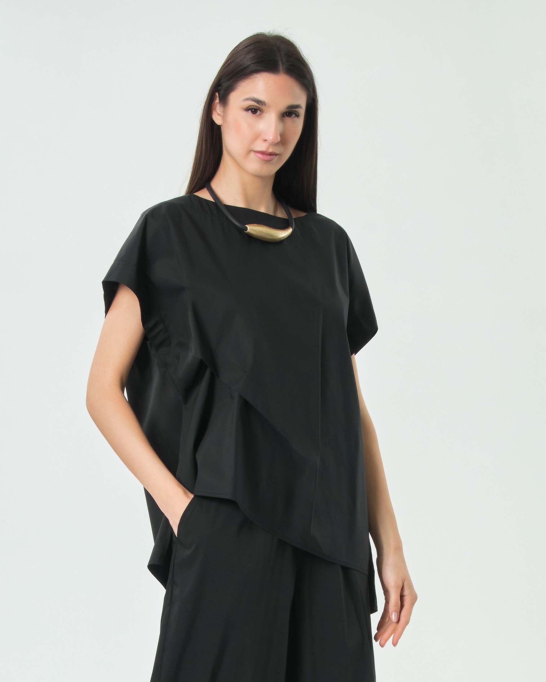 Blusa nero Jurerê in popeline di cotone con maniche ad aletta