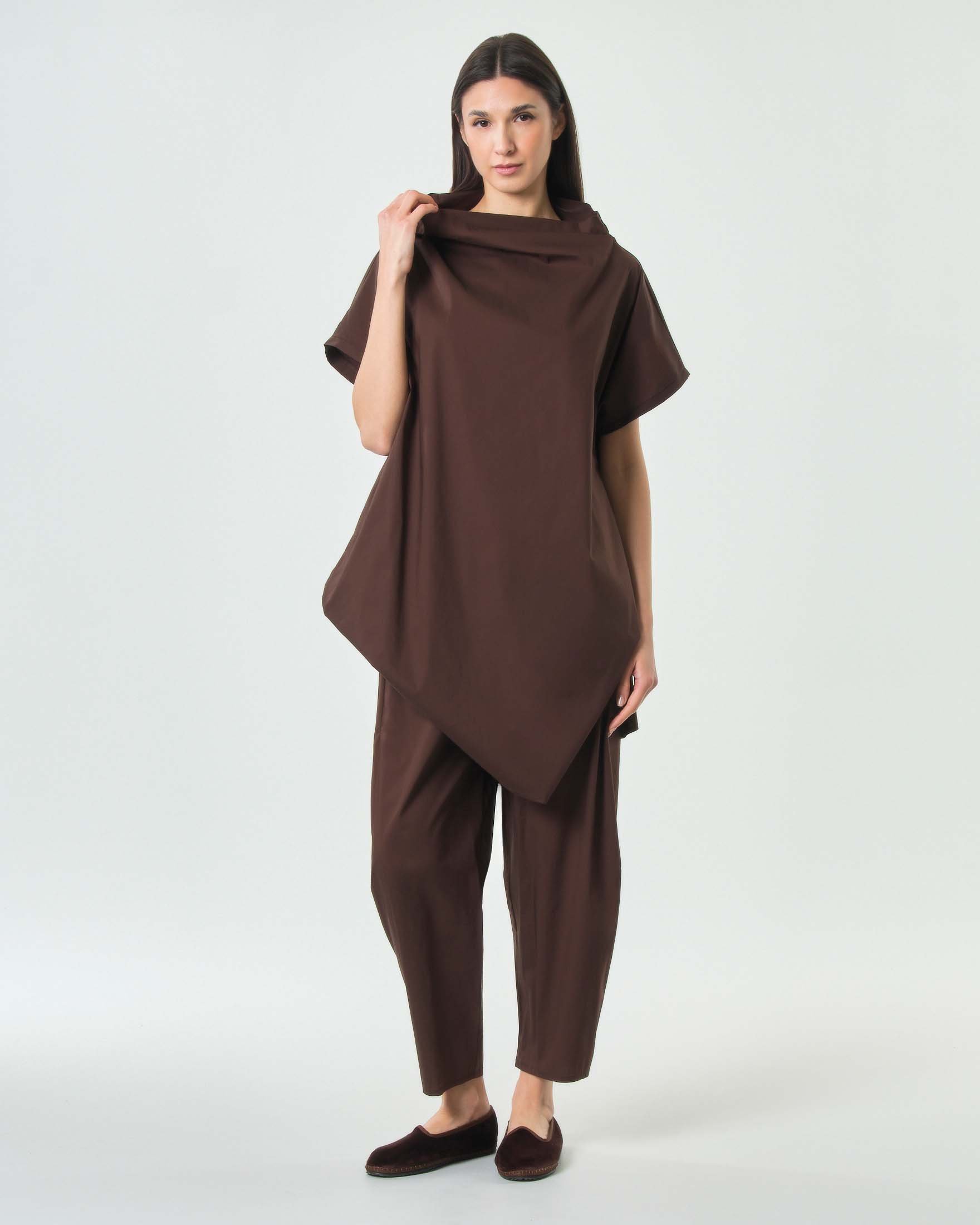 Blusa color moro Jurerê in popeline di cotone con maniche ad aletta e collo a cratere image