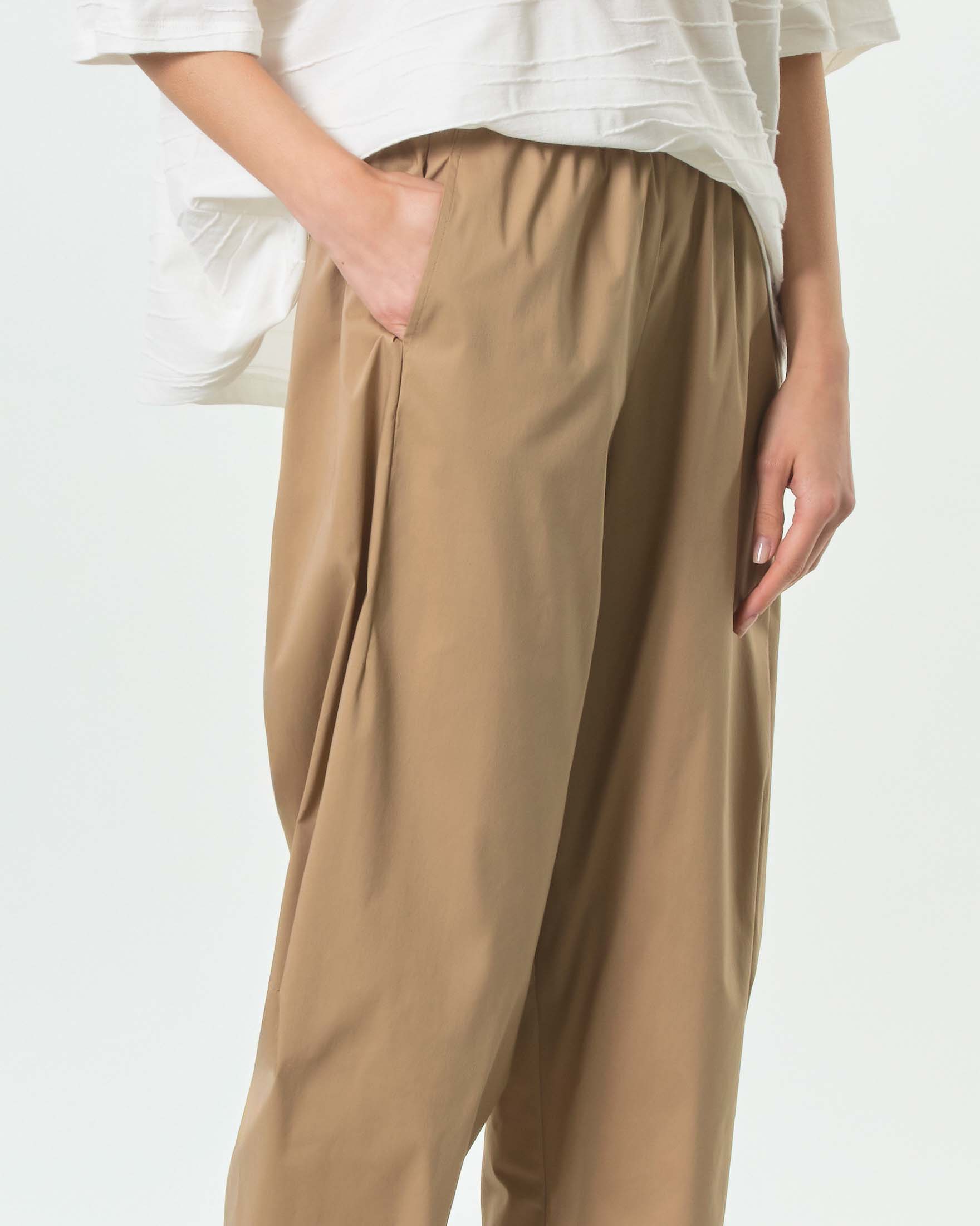 Pantaloni baloon beige Jurerê in popeline di cotone stretch con elastico inserito in vita image