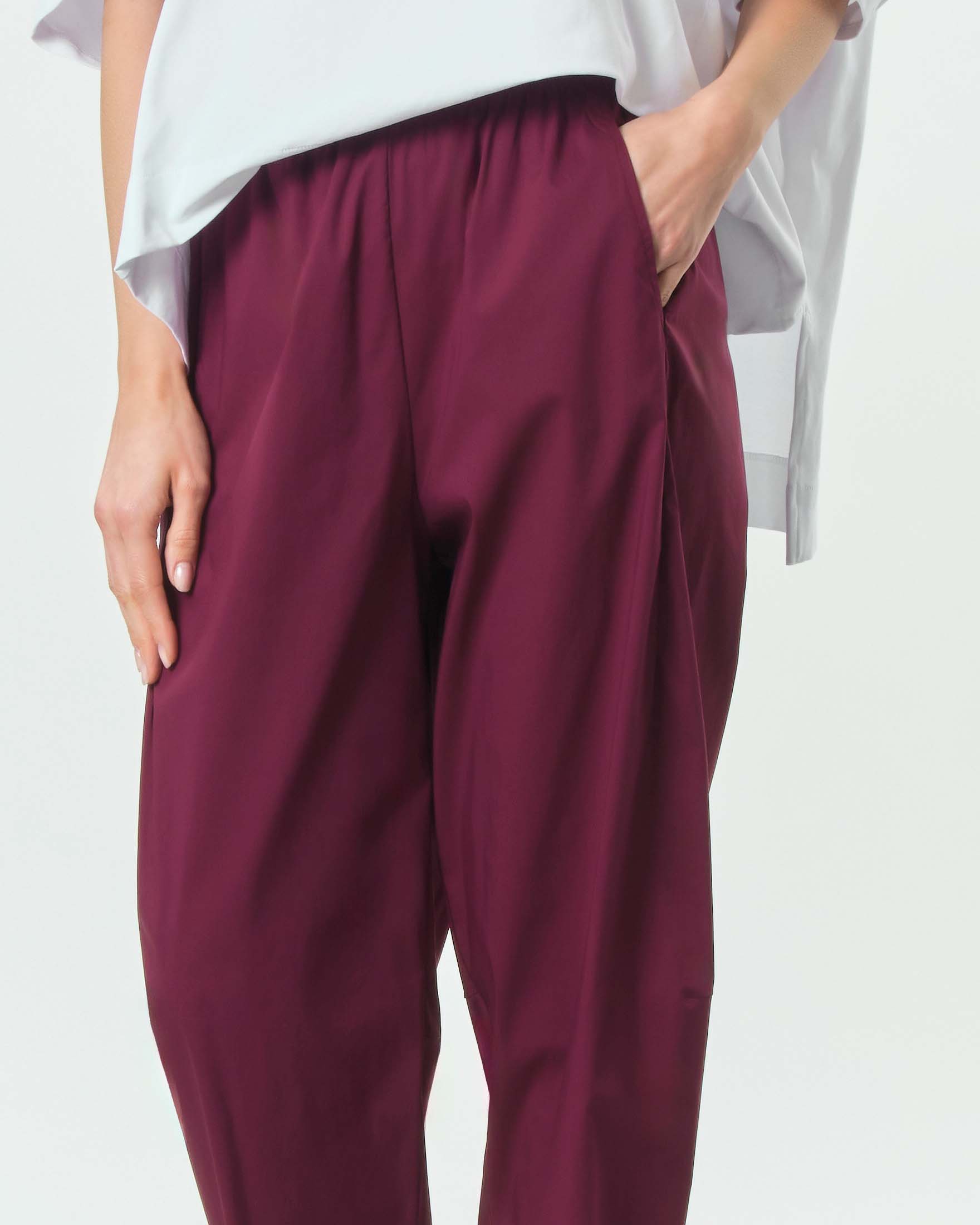 Pantaloni baloon bordeaux Jurerê in popeline di cotone stretch con elastico inserito in vita image