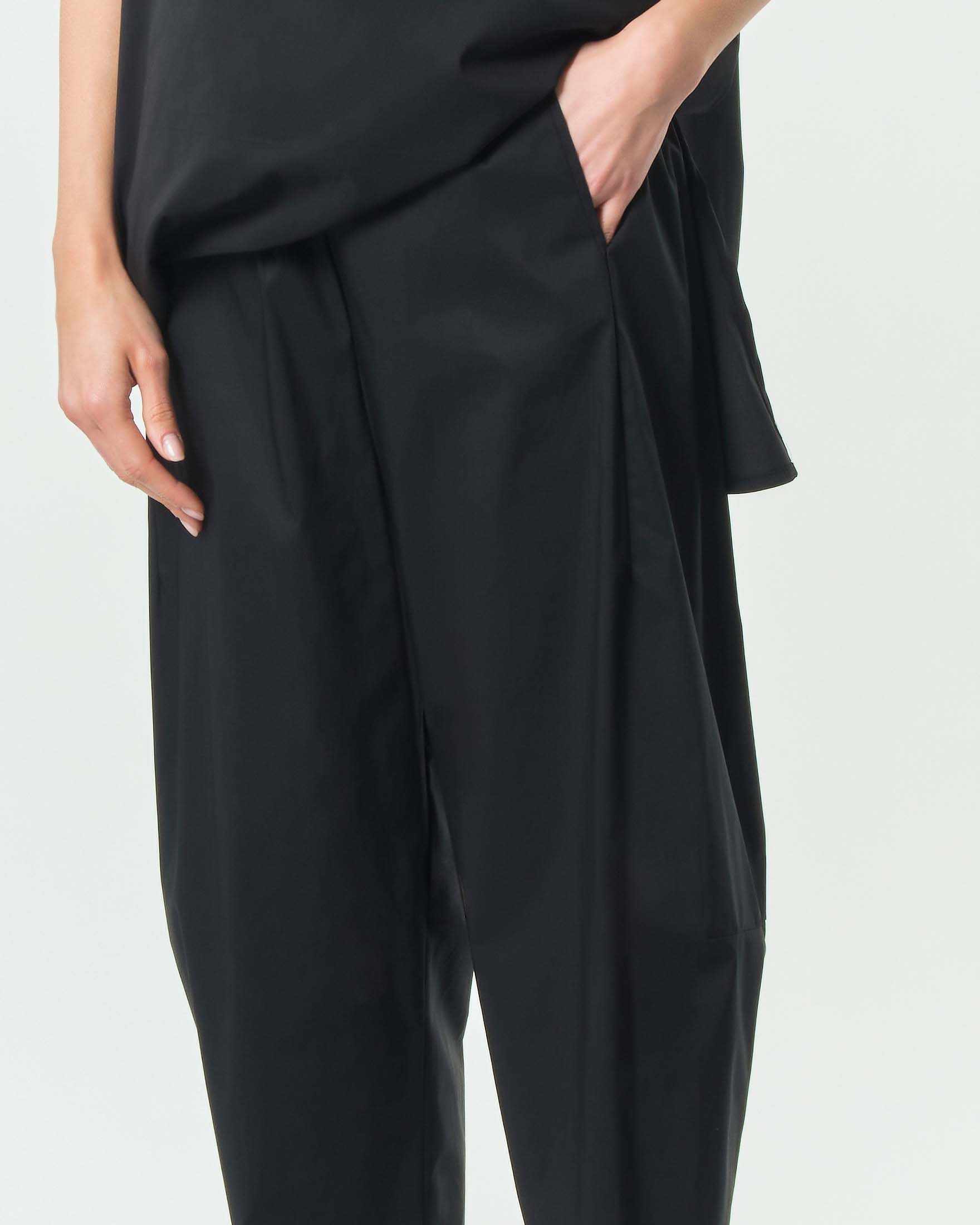 Pantaloni baloon nero Jurerê in popeline di cotone stretch con elastico inserito in vita image