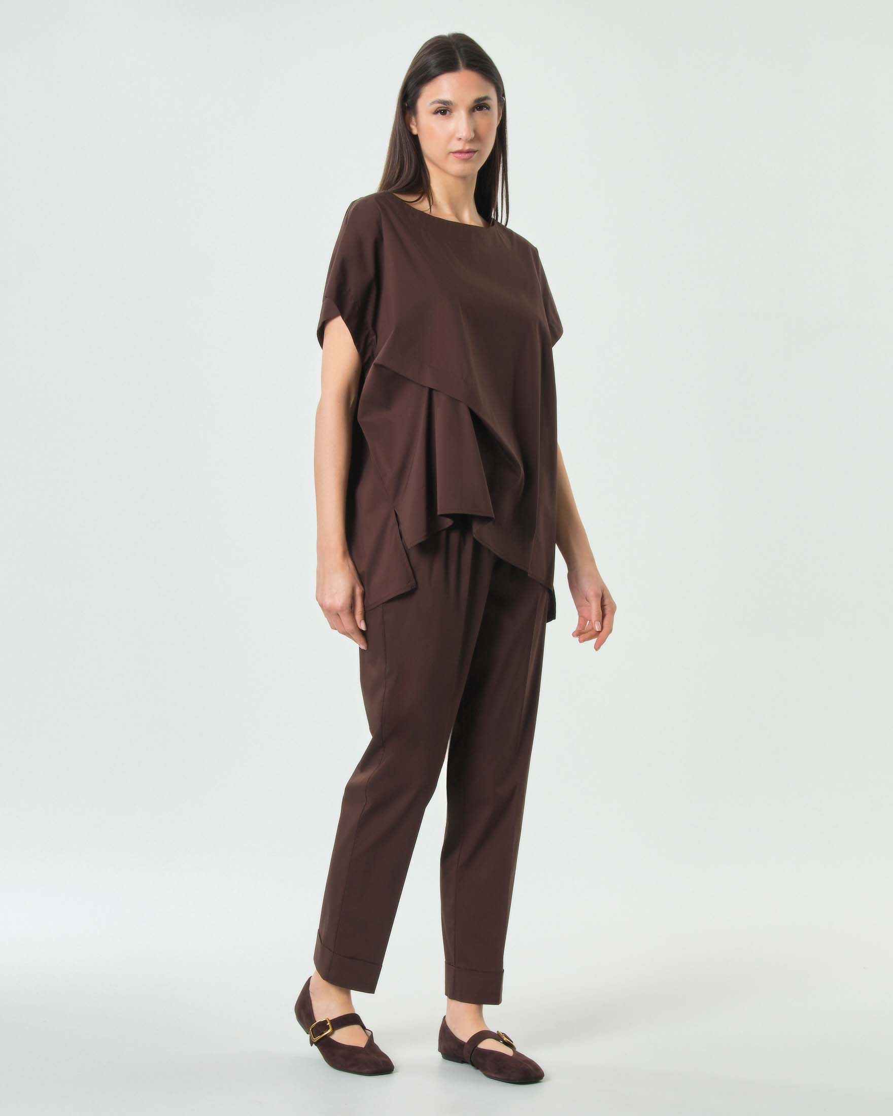 Pantaloni color moro slim Jurerê in popeline di cotone con elastico inserito in vita e risvolto al fondo