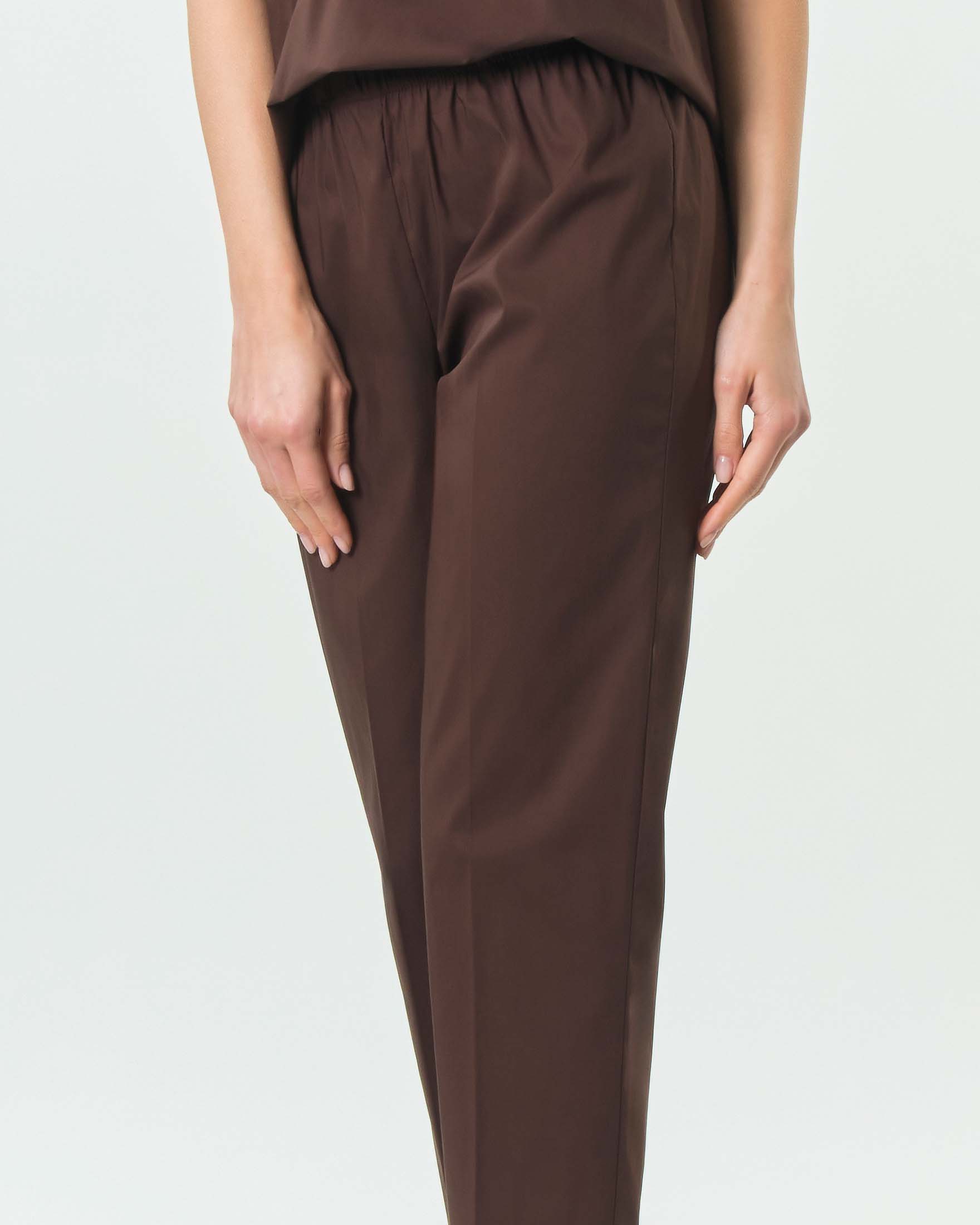 Pantaloni color moro slim Jurerê in popeline di cotone con elastico inserito in vita e risvolto al fondo image