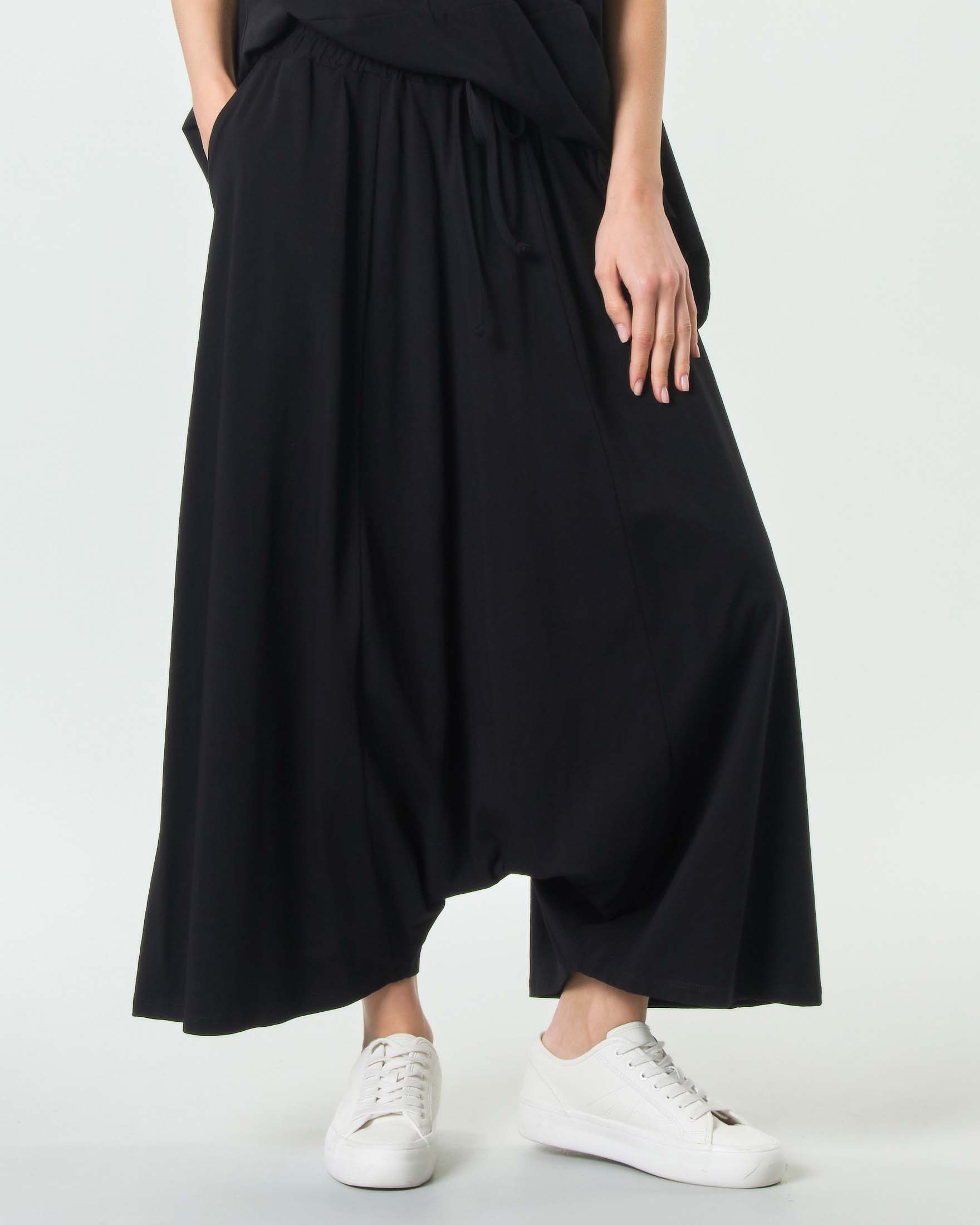 Pantaloni a vita bassa Jurerê neri oversize in cotone stretch image