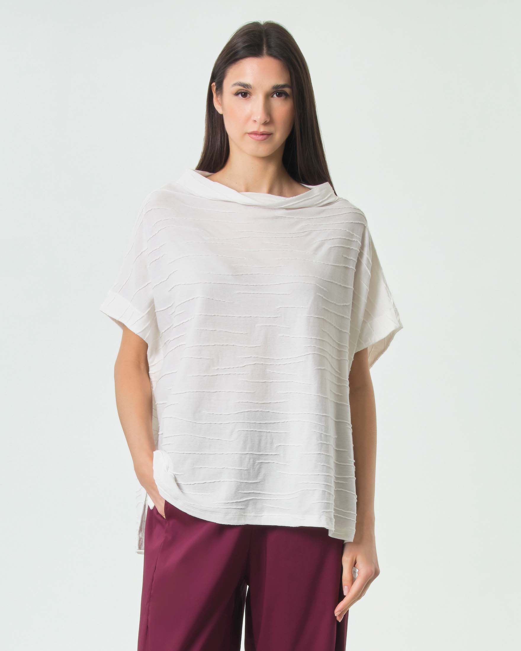 Top color avorio Jurerê dalla texture a nervature e collo in piedi