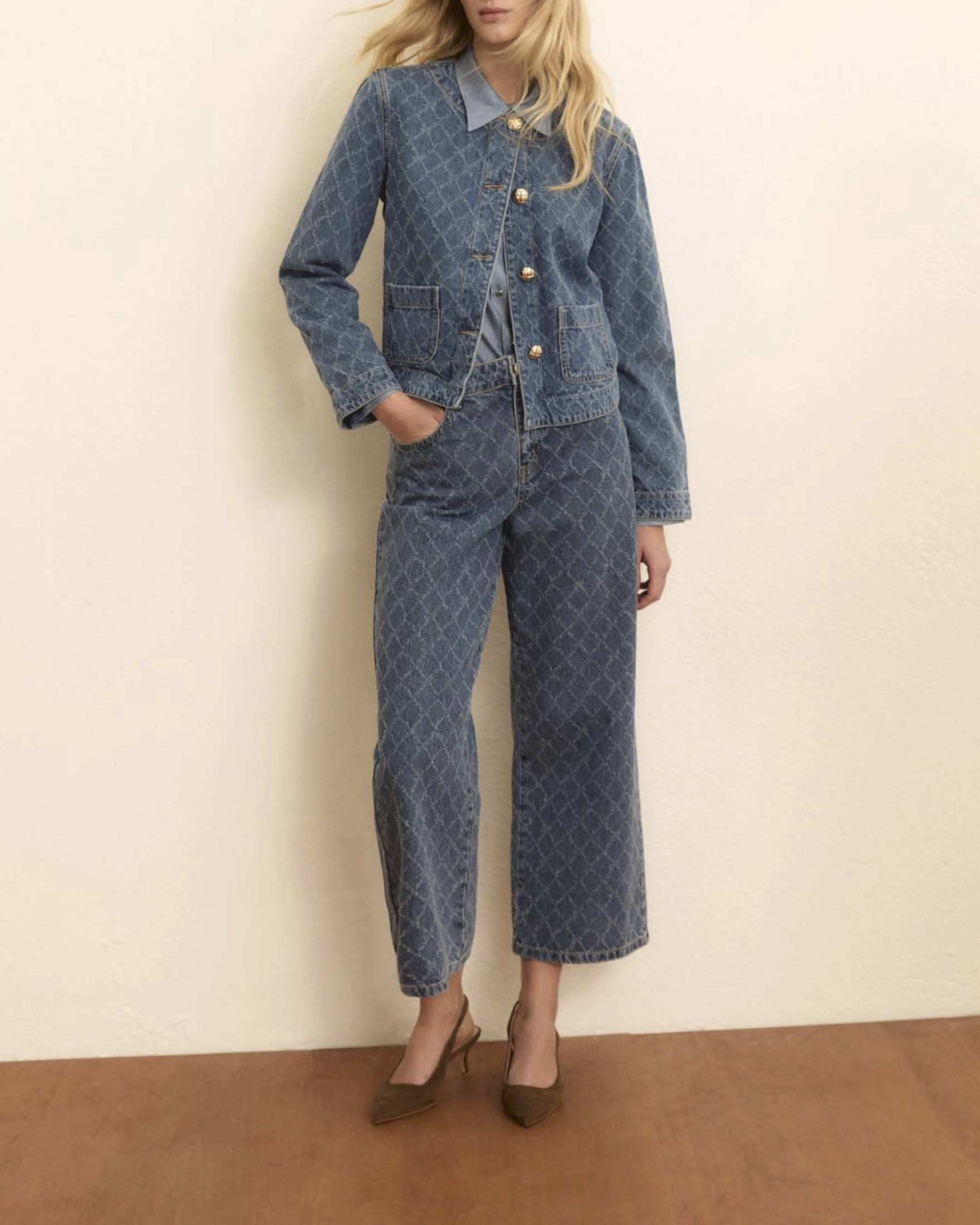 Giacca in denim Emme Marella lavaggio stonewash girocollo con bottoni bijoux e laserature