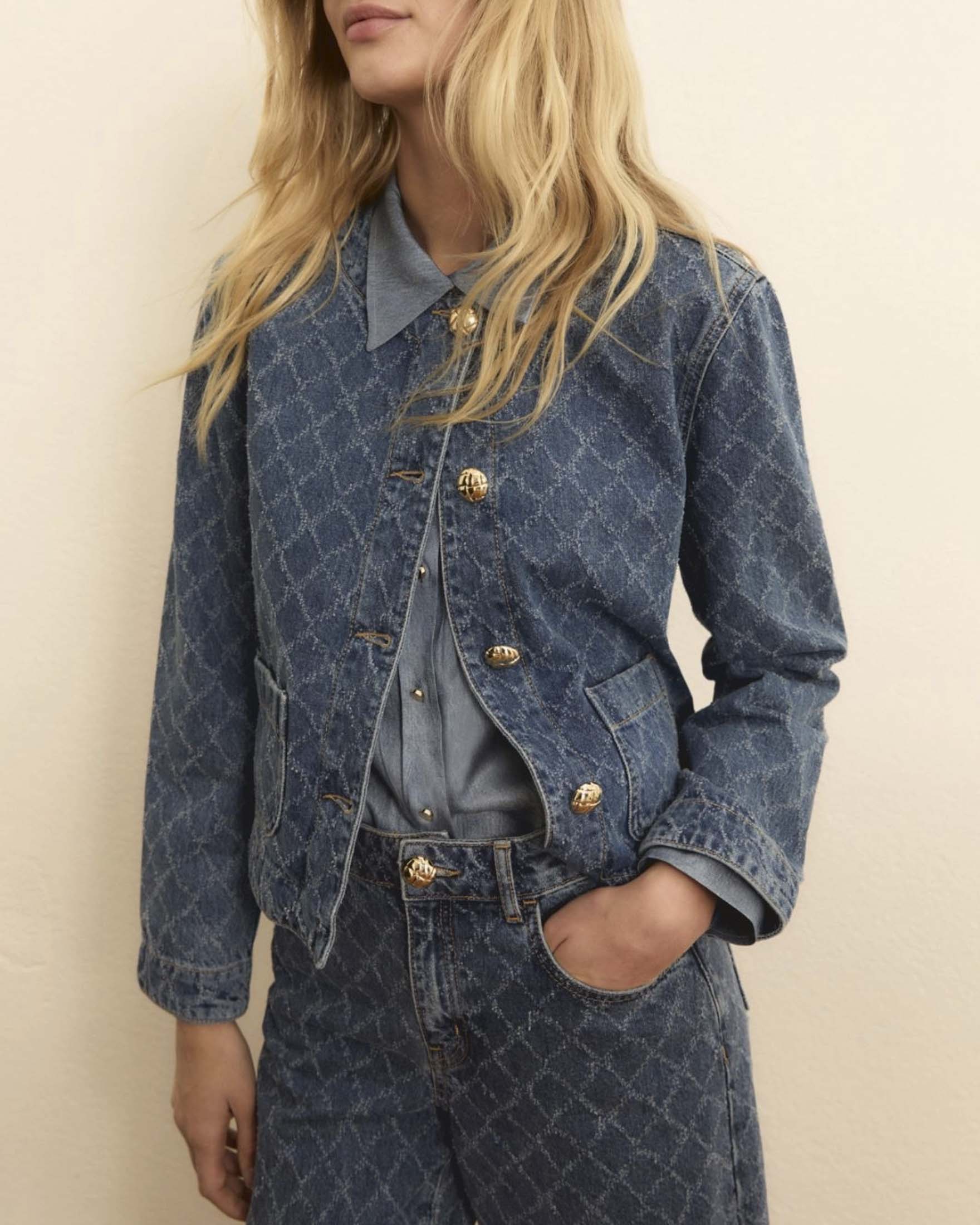 Giacca in denim Emme Marella lavaggio stonewash girocollo con bottoni bijoux e laserature image