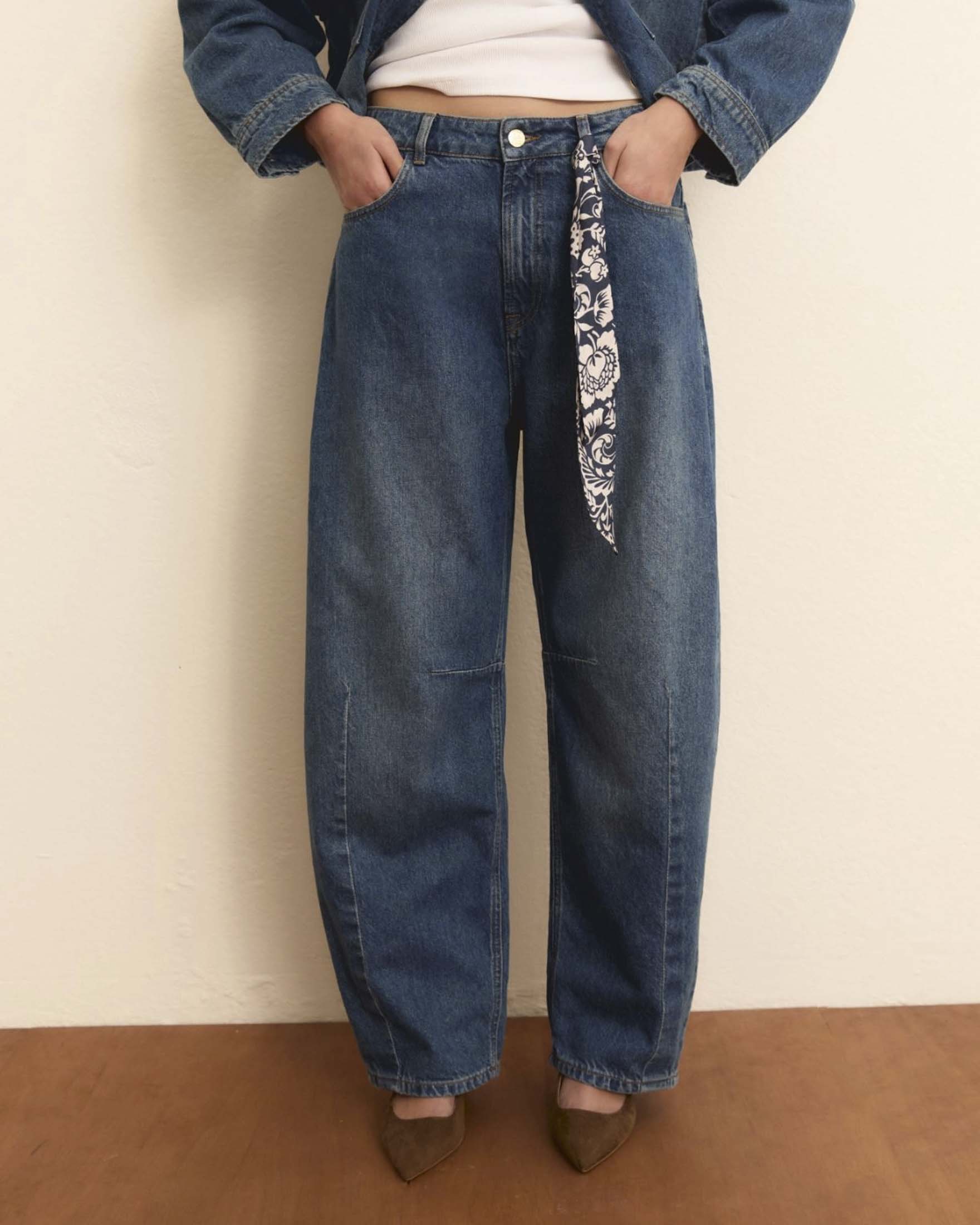 Jeans barrell Emme Marella lavaggio stonewash di cotone con pince e impunture a contrasto image