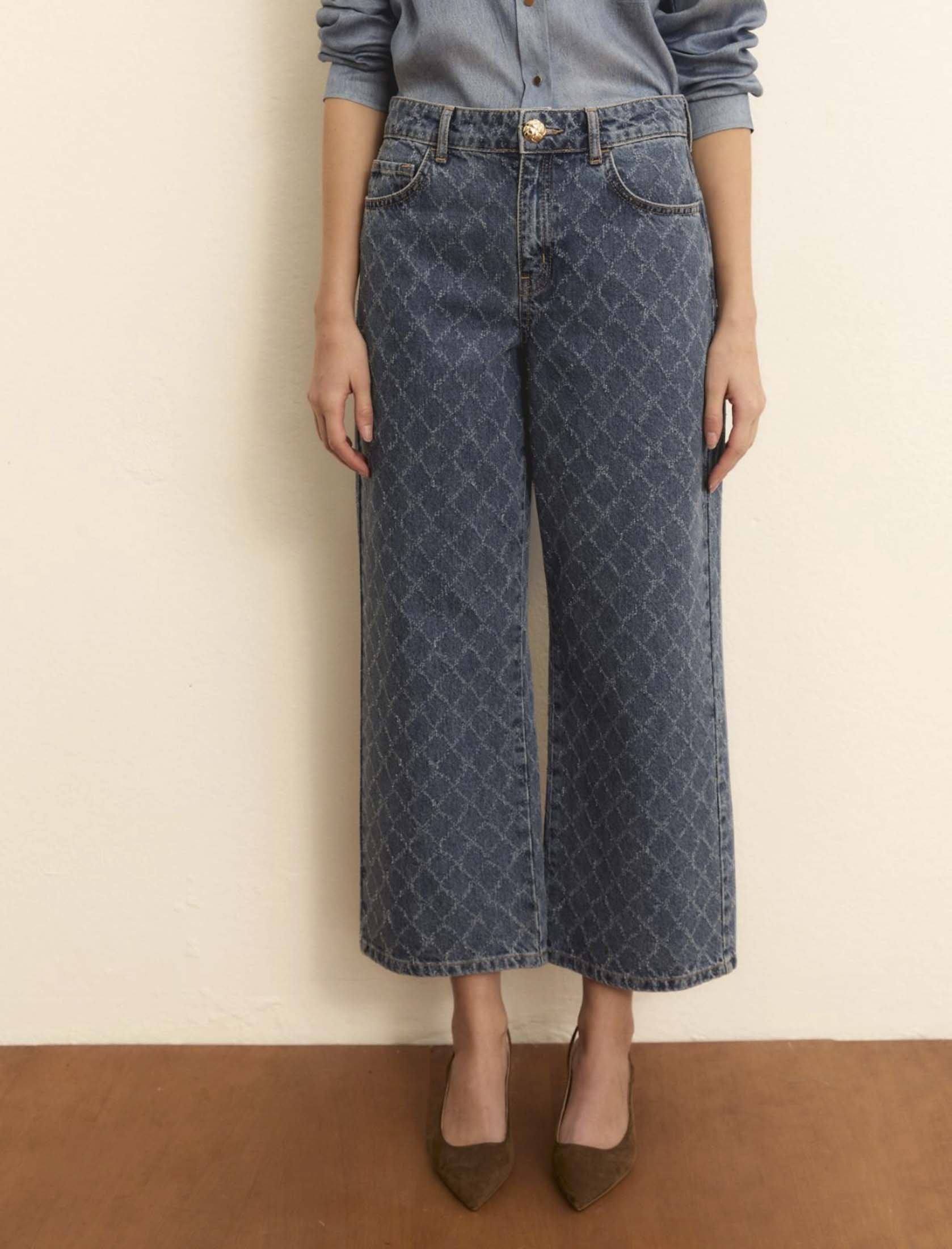 Pantaloni 5 tasche Emme Marella in denim con lavorazione laserata a rombi e lavaggio stonewash image
