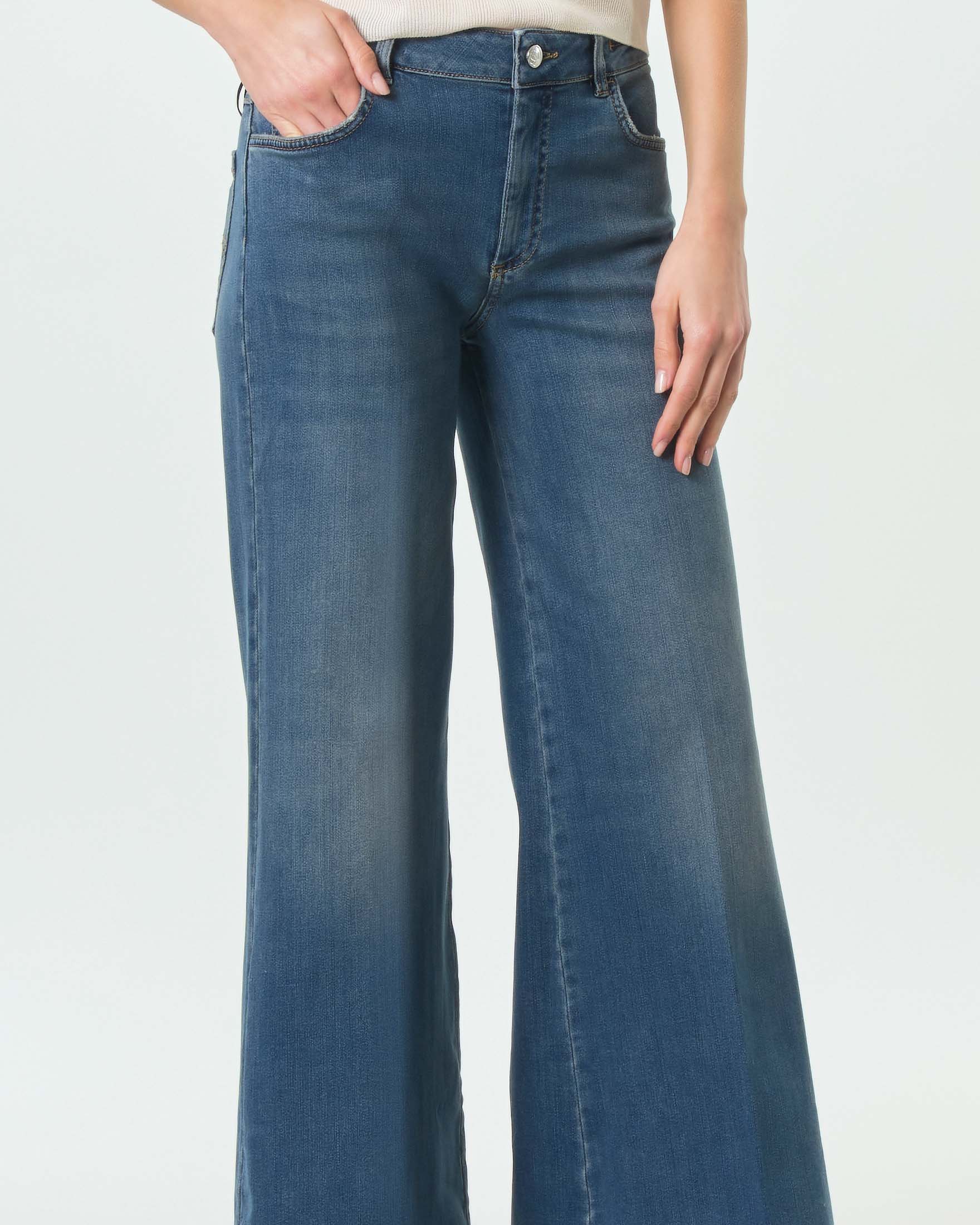 Jeans wide Marella Sport stone wash crop con linea stirata sul fronte e retro image