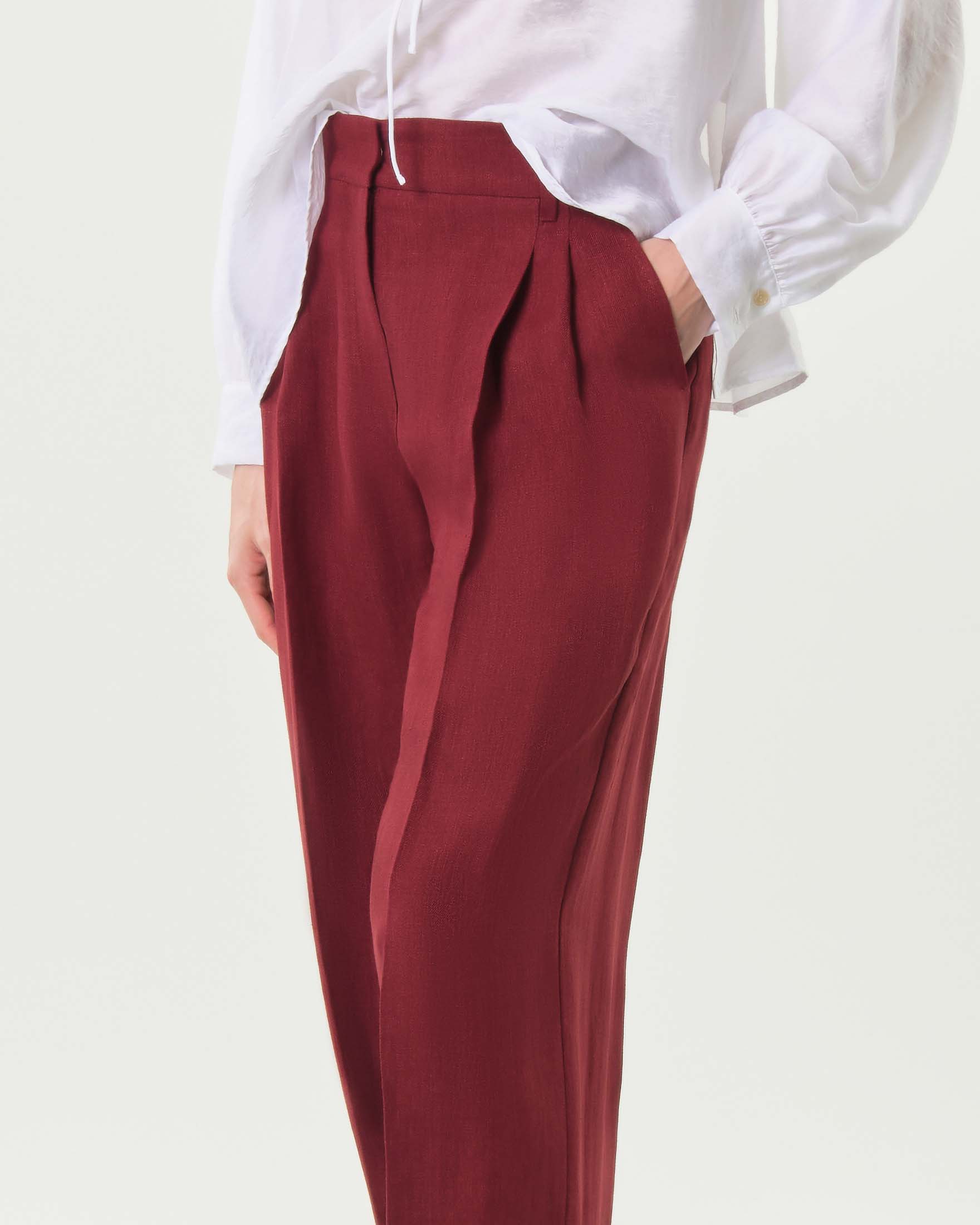 Pantalone wide leg Max Mara Studio rubino in lino délavé con piega stirata e cintura abbinata