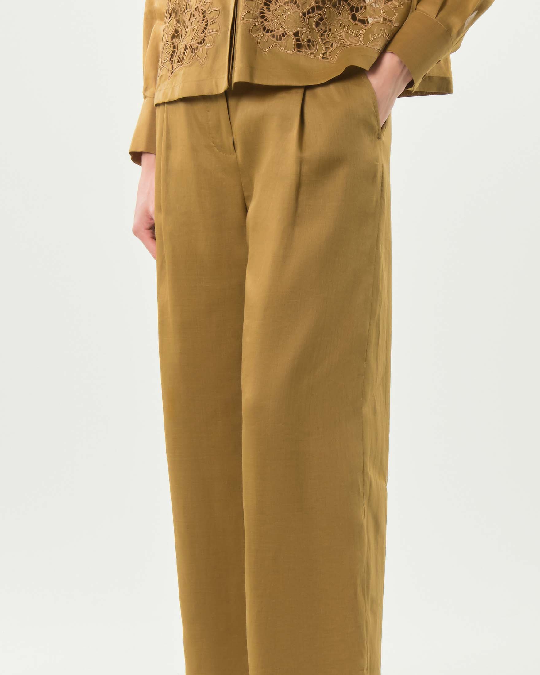 Pantalone crop Max Mara Studio neri in tela ramié con doppia pinces e chiusura con listino