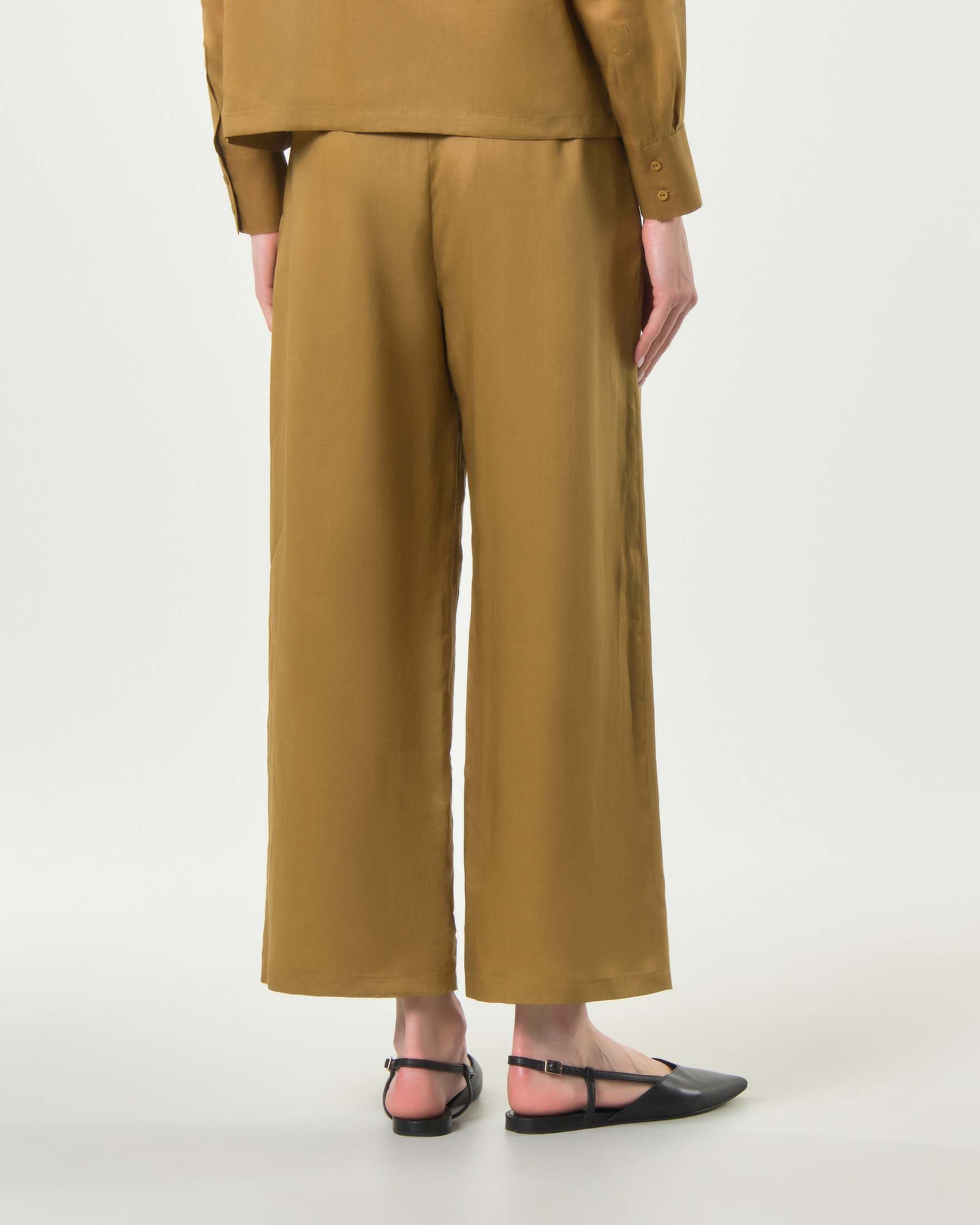 Pantalone crop Max Mara Studio neri in tela ramié con doppia pinces e chiusura con listino