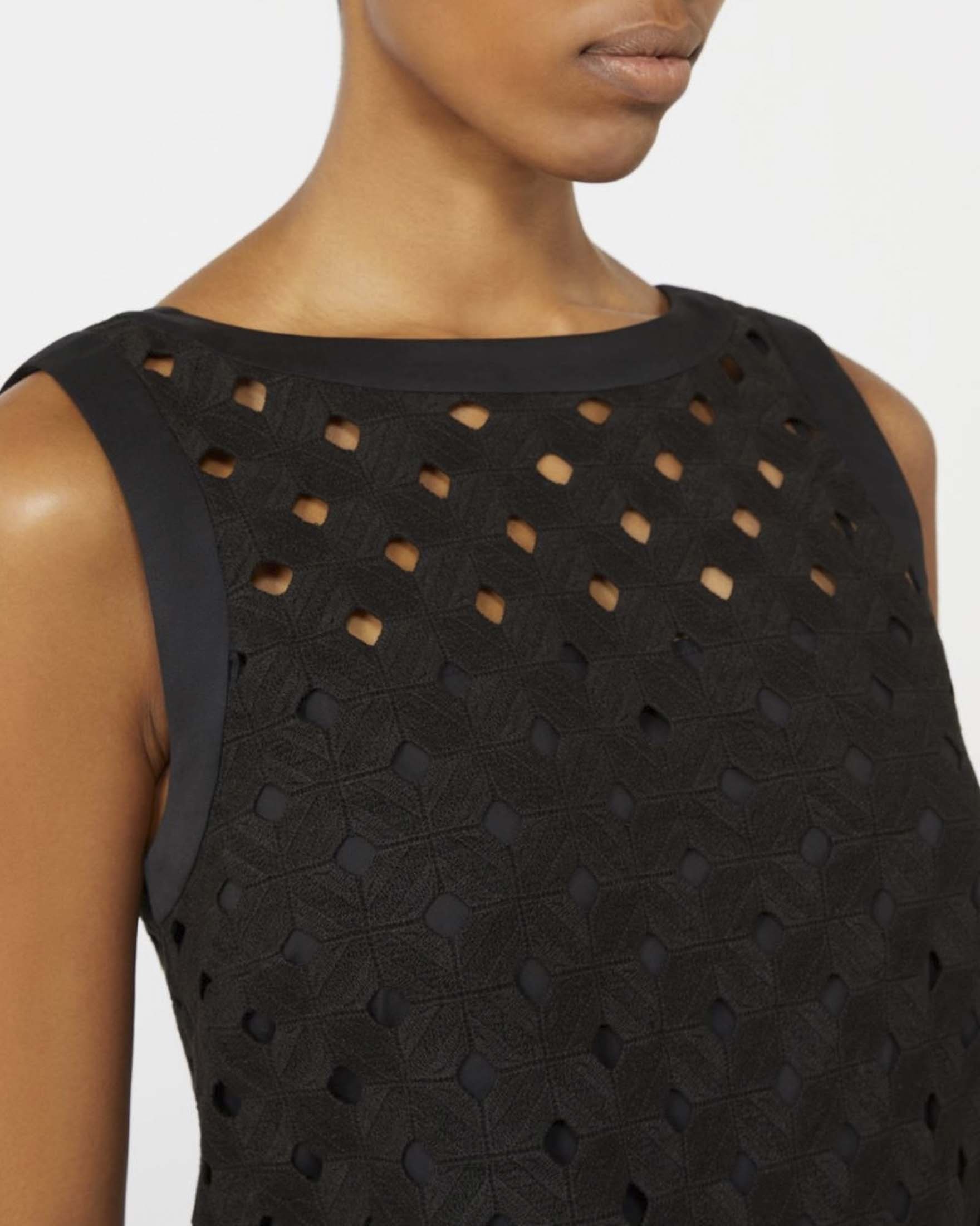 Abito corto snamicato Max Mara Beachwear nero con motivo macramé geometrico e see-through image