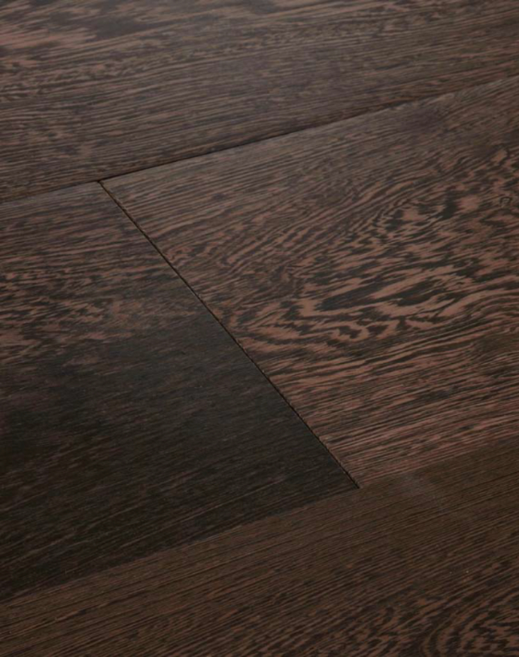 Soffitti, boiserie, scale e parquet in legno di wenge