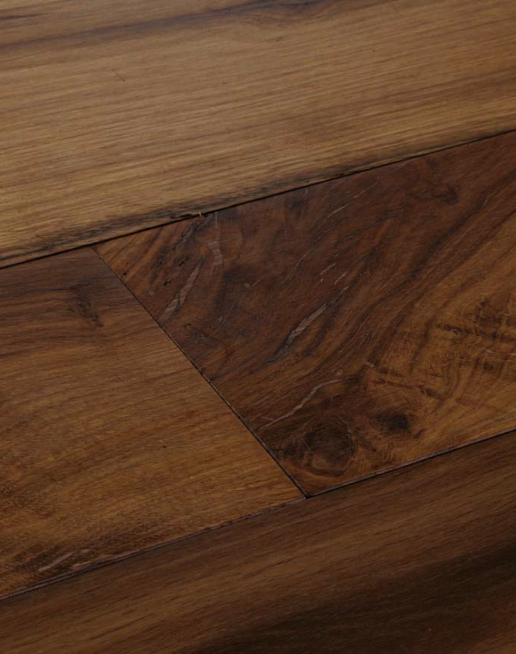 Soffitti, boiserie, scale e parquet in legno di rovere