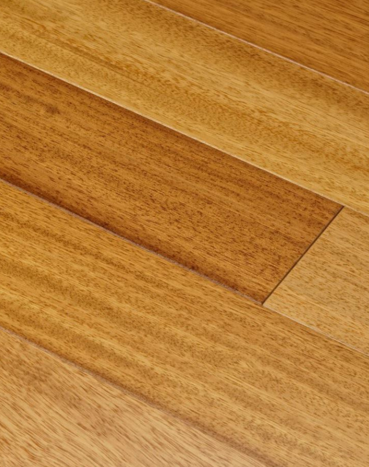 Soffitti, boiserie, scale e parquet in legno di iroko
