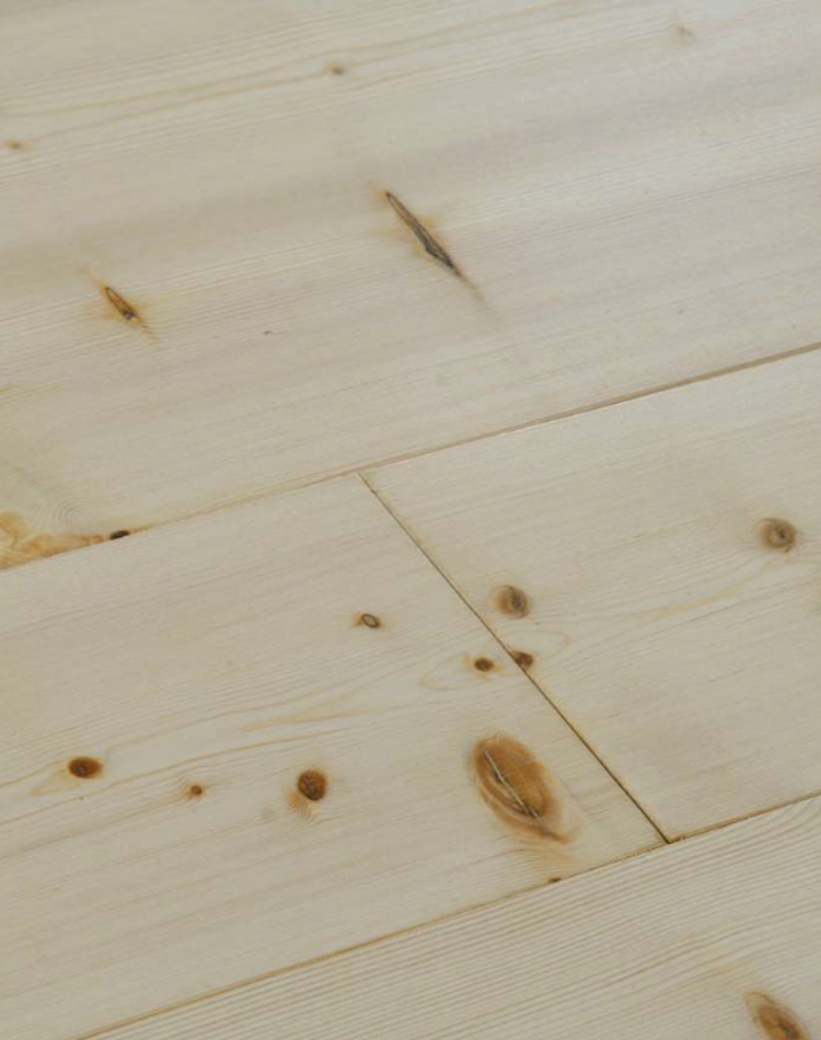 Soffitti, boiserie, scale e parquet in legno di abete