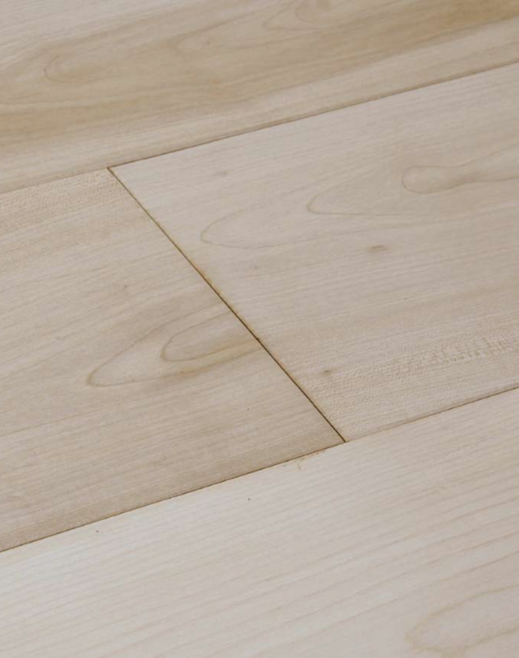 Soffitti, boiserie, scale e parquet in legno di acero