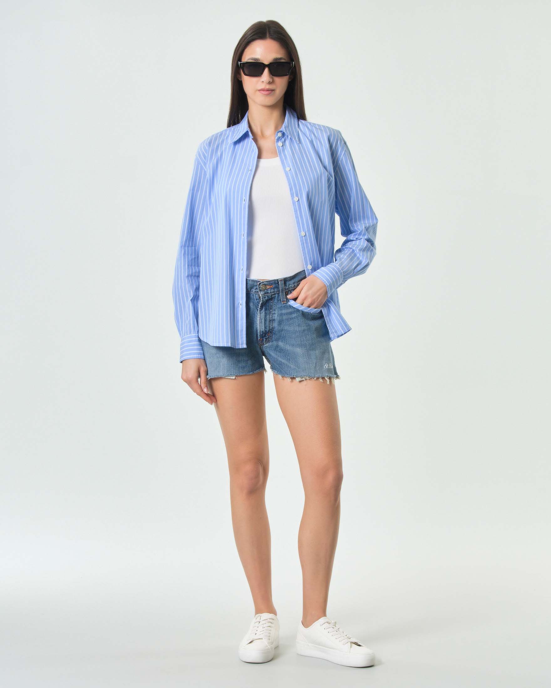 Shorts Arizona in denim di cotone lavaggio chiaro con inserti in tessuto a righe e orli sfilacciati