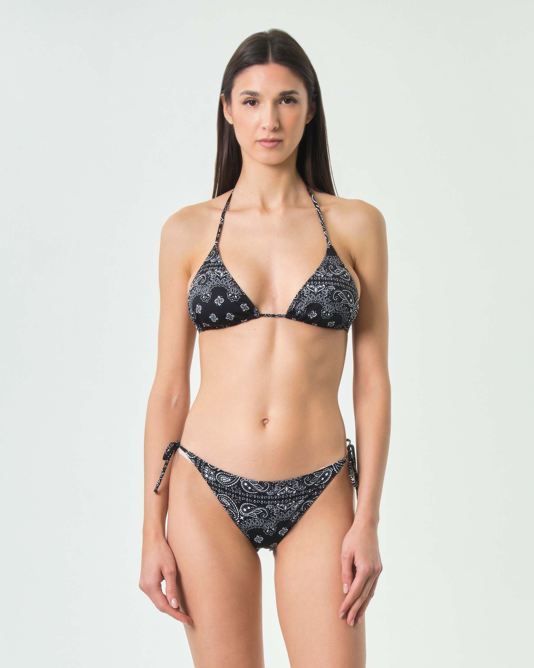 Bikini nero con stampa paisley e reggiseno a triangolo