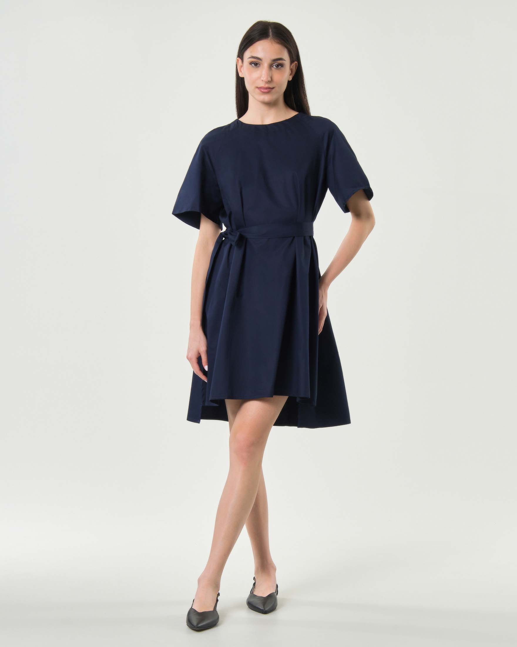 Vestito corto a mezze maniche blu in puro cotone con gonna svasata e cintura in vita